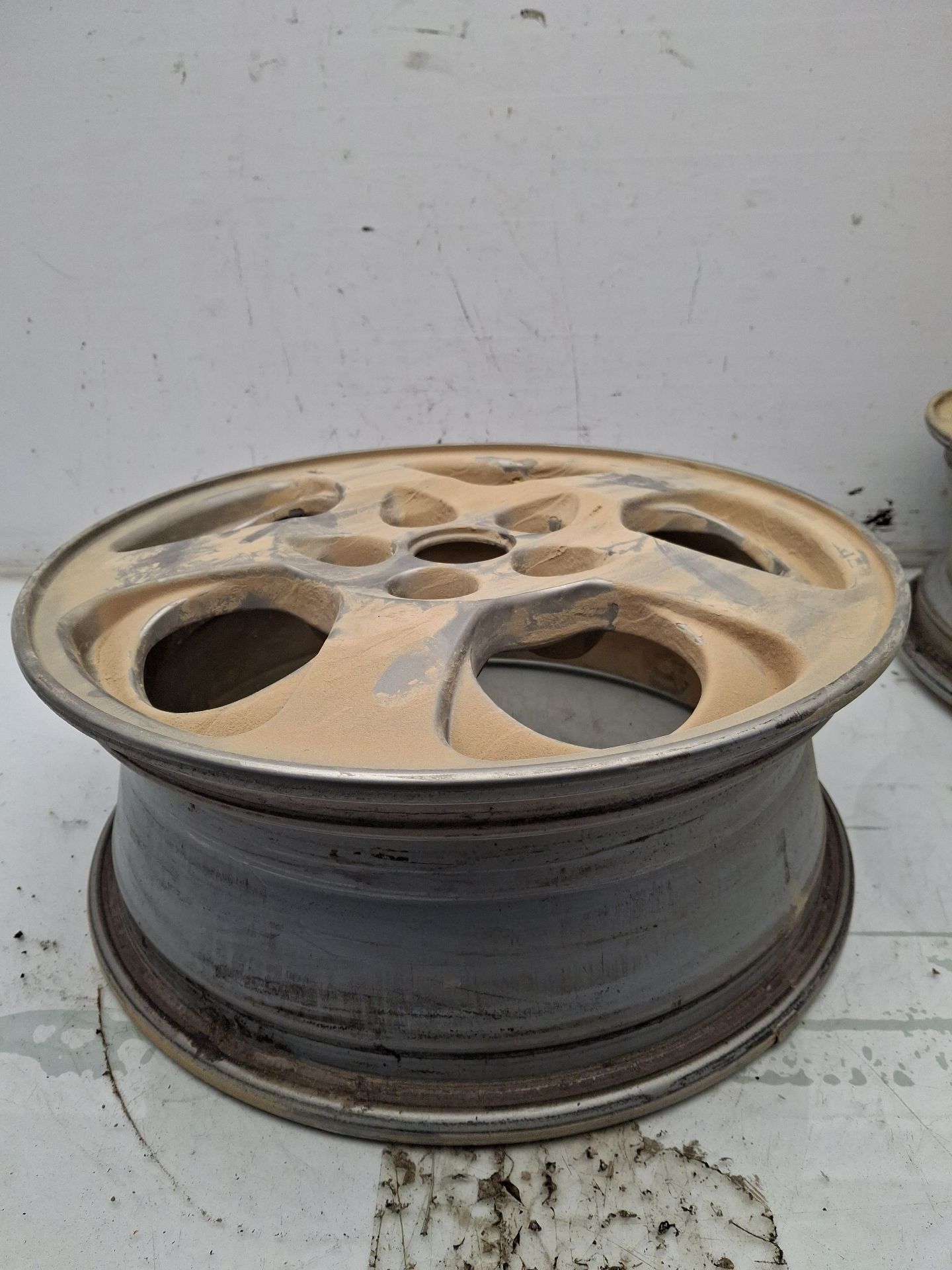 LLANTA MITSUBISHI MONTERO 