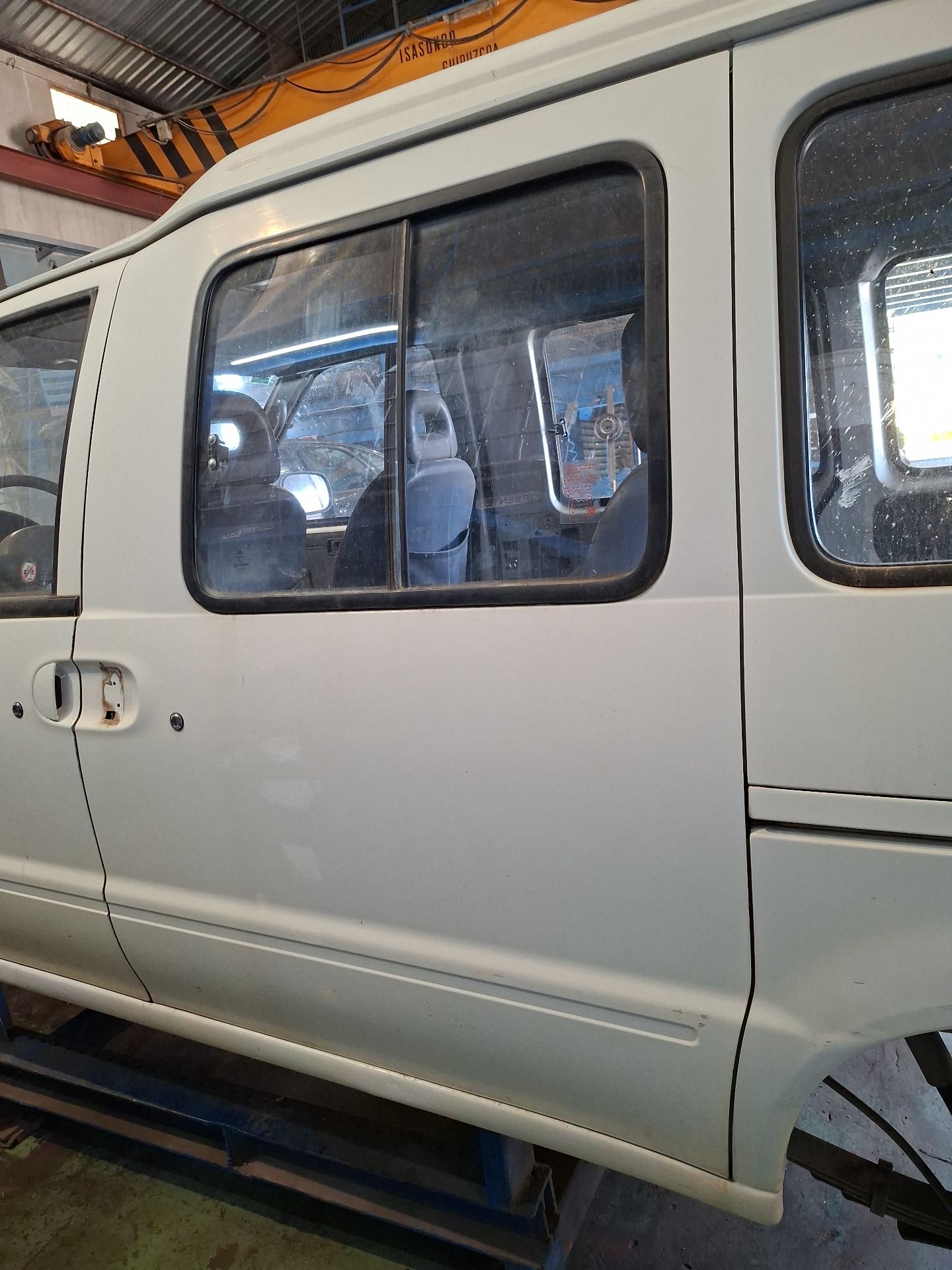 PUERTA LATERAL CORREDERA IZQUIERDA NISSAN VANETTE 