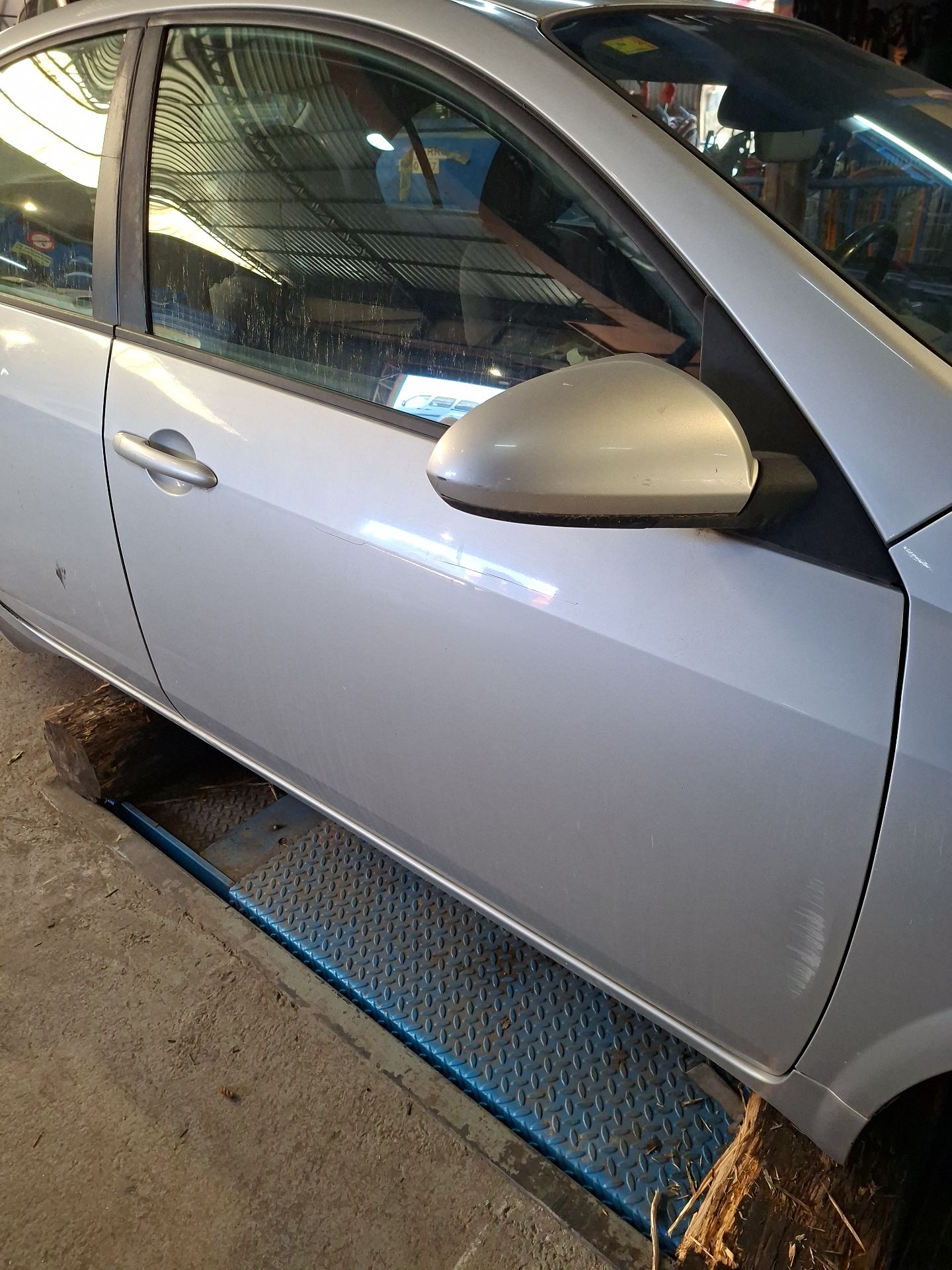 PUERTA DELANTERA DERECHA NISSAN PRIMERA 