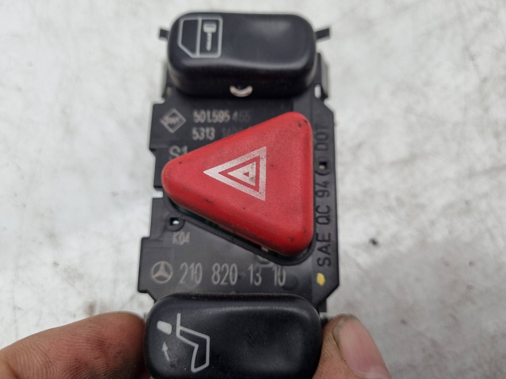 WARNING MERCEDES-BENZ CLASE E 606