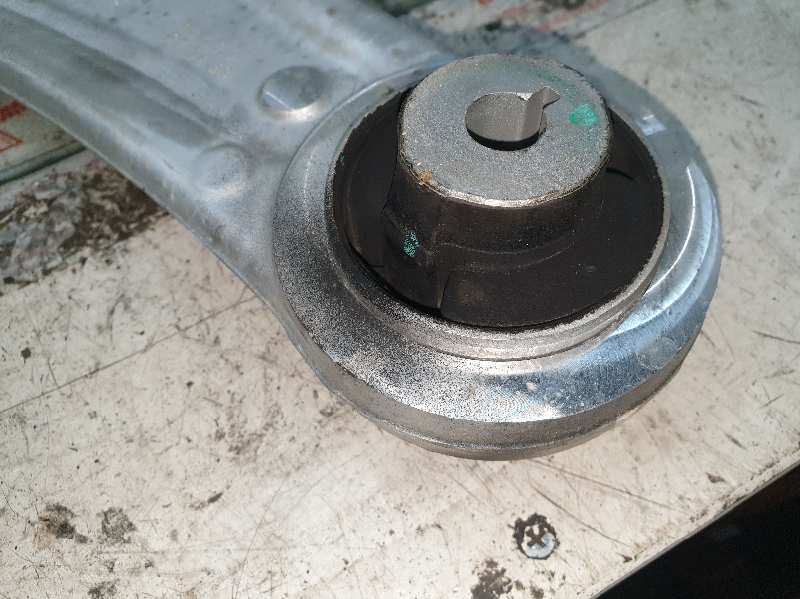 BRAZO SUSPENSION INFERIOR DELANT. DER. RENAULT MEG 