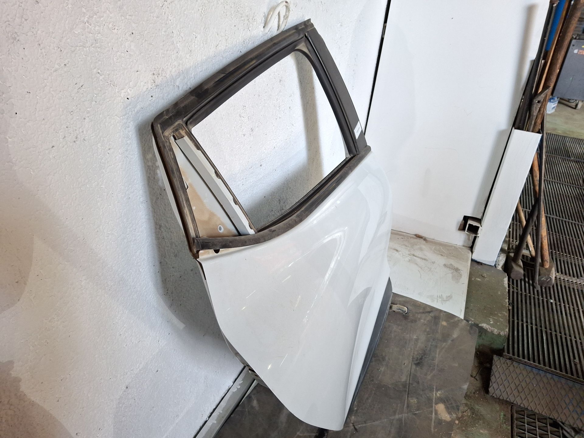 PUERTA TRASERA DERECHA RENAULT CLIO 