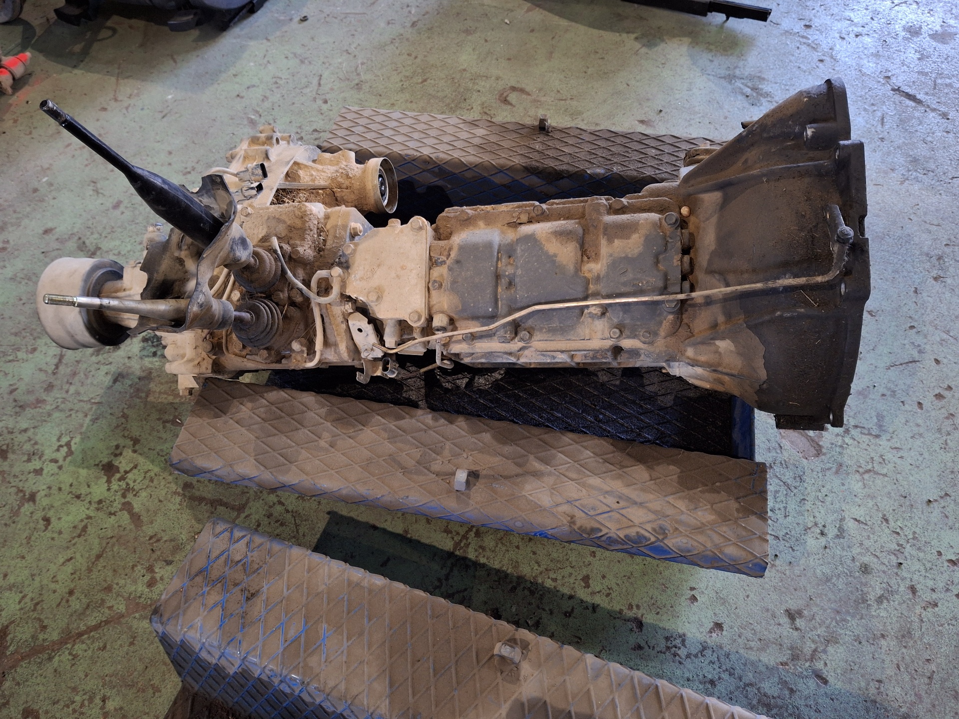 CAJA CAMBIOS MITSUBISHI GALLOPER 