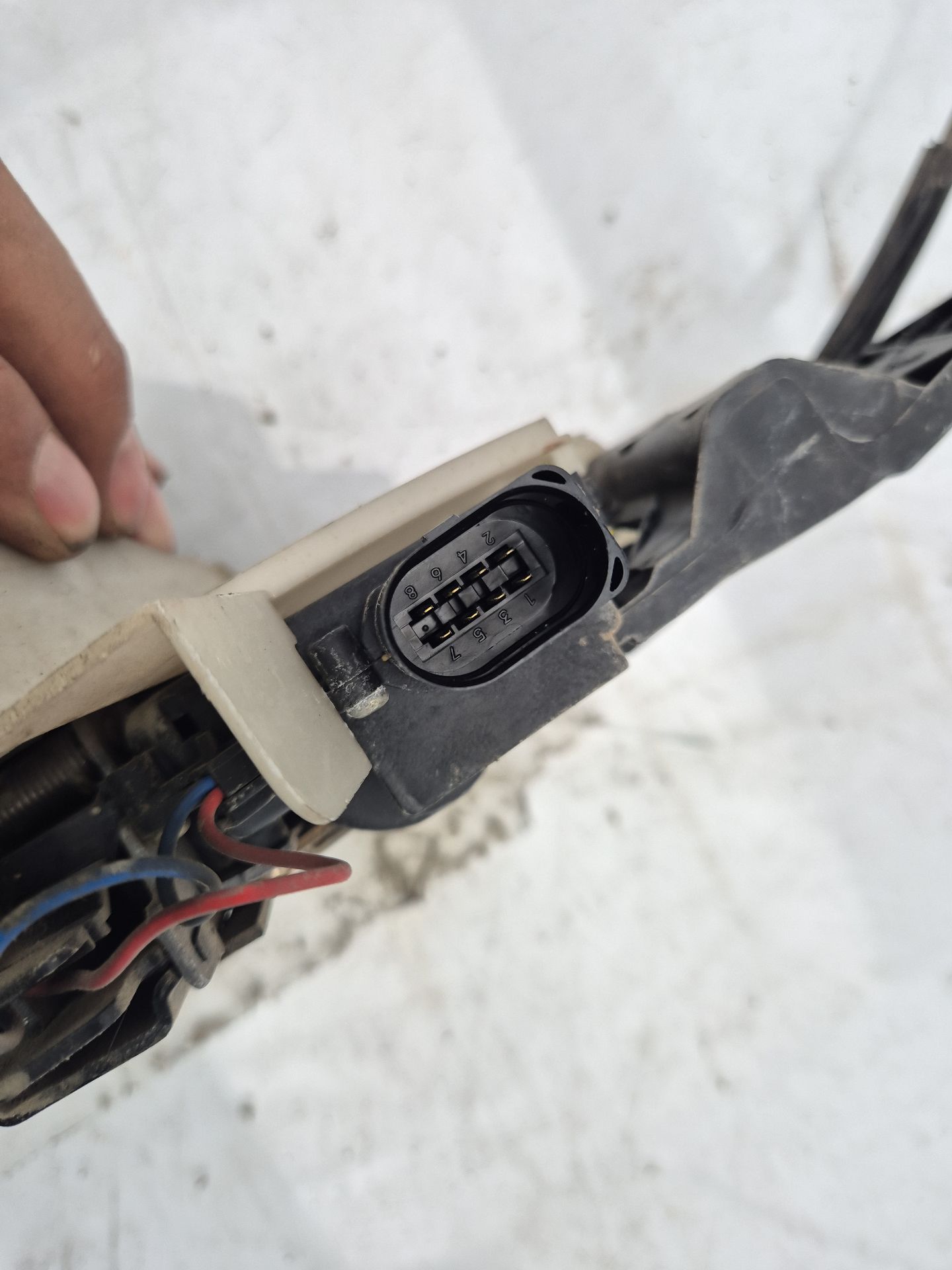 CERRADURA PUERTA DELANTERA DERECHA VOLKSWAGEN PASS 
