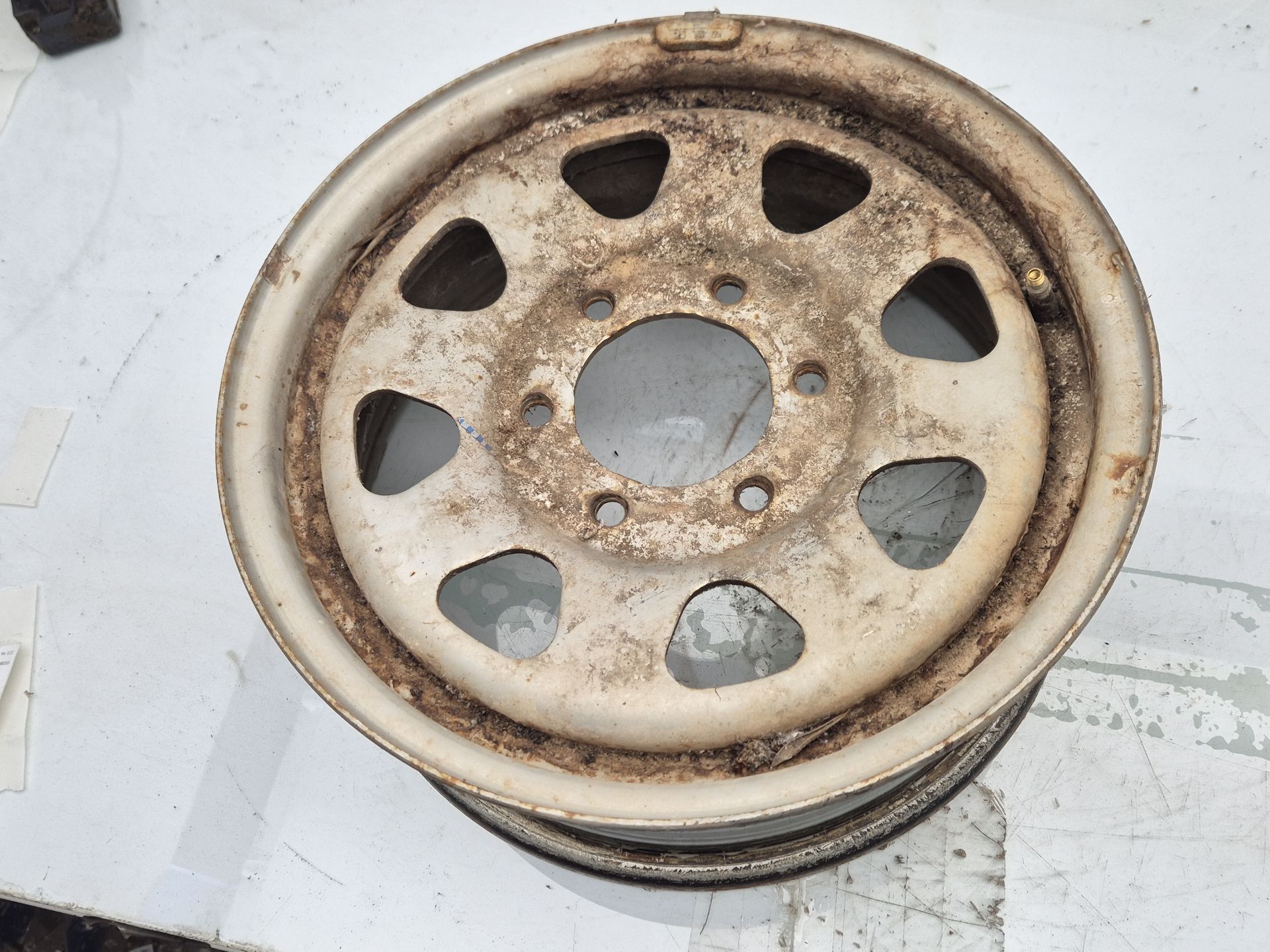 LLANTA MITSUBISHI MONTERO 