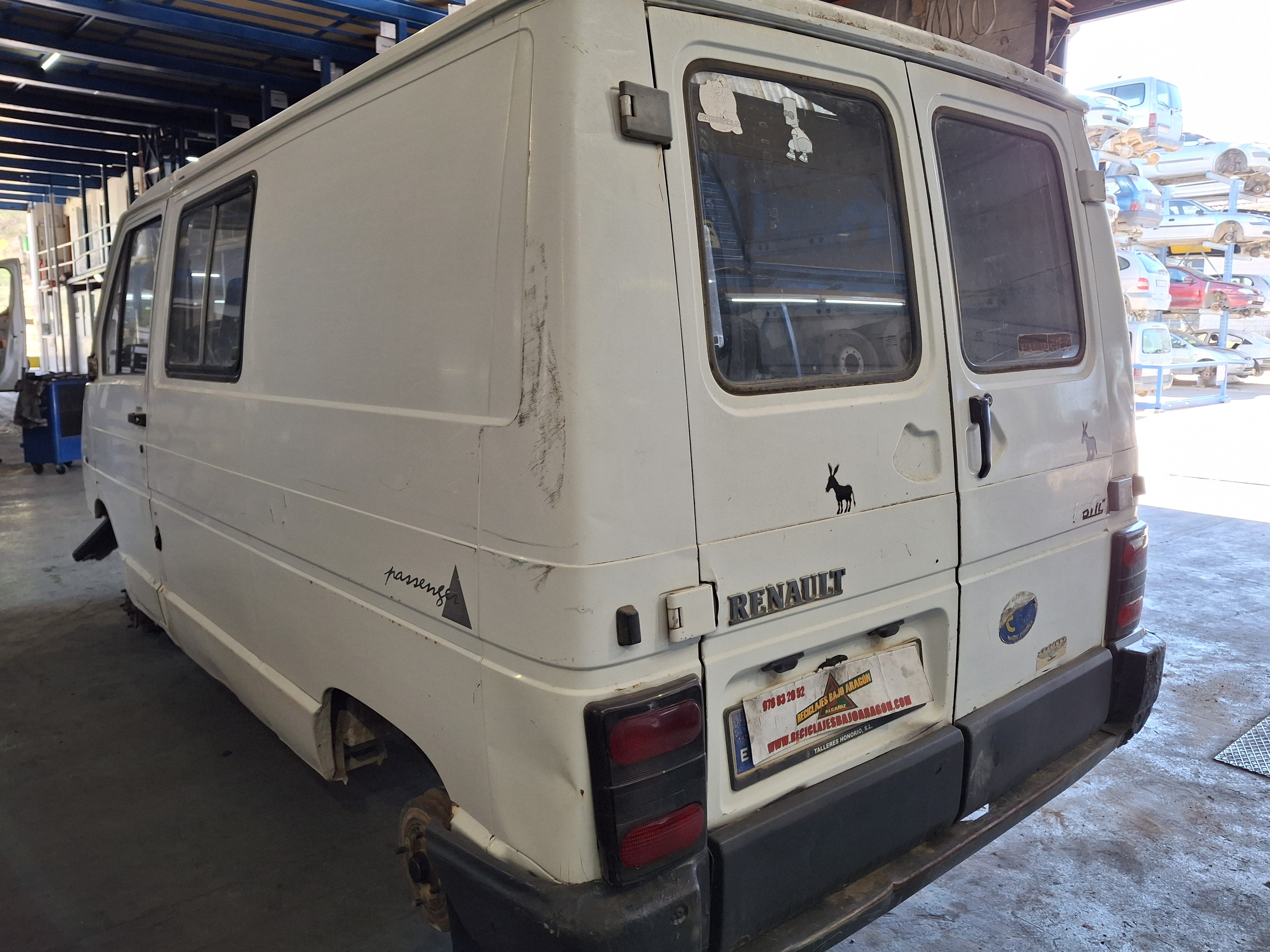 FARO IZQUIERDO RENAULT TRAFIC 