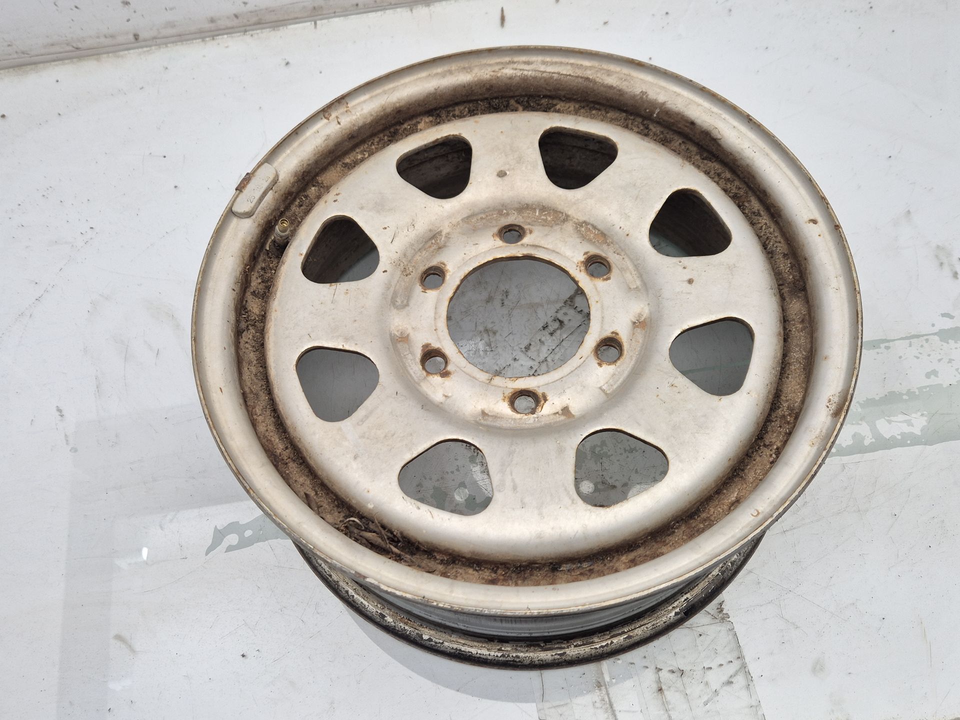 LLANTA MITSUBISHI MONTERO 