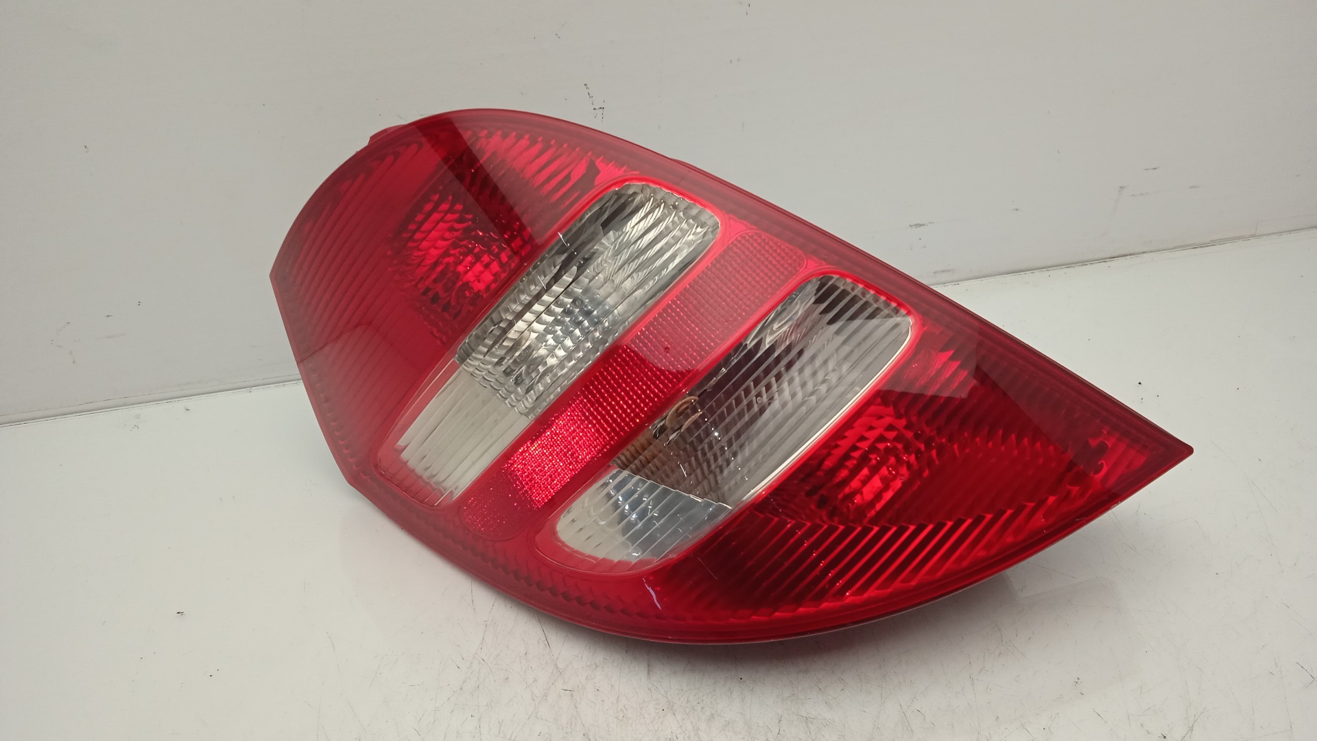 PILOTO TRASERO IZQUIERDO MERCEDES-BENZ CLASE A M266920