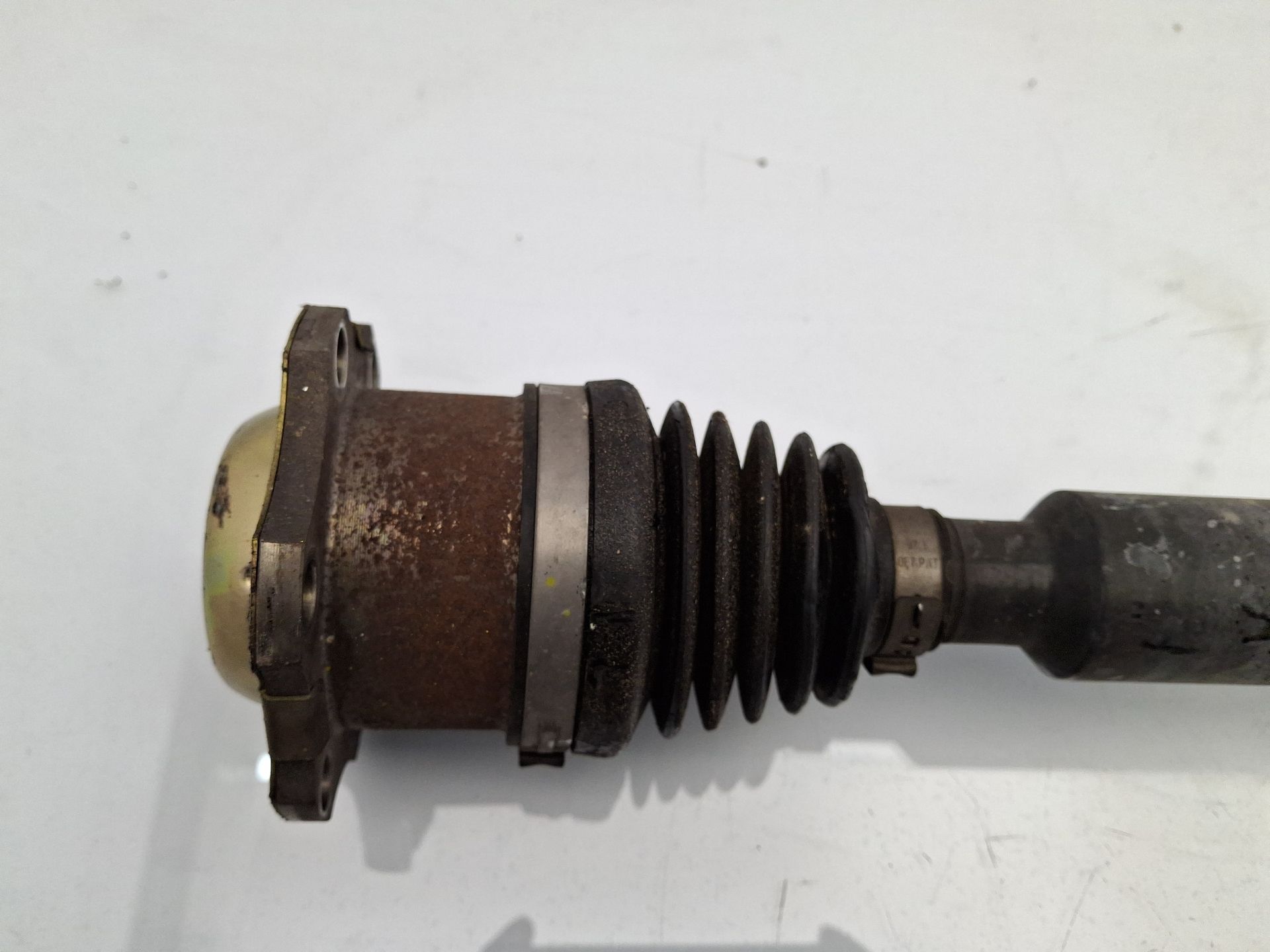 TRANSMISION DELANTERA DERECHA SEAT CORDOBA 