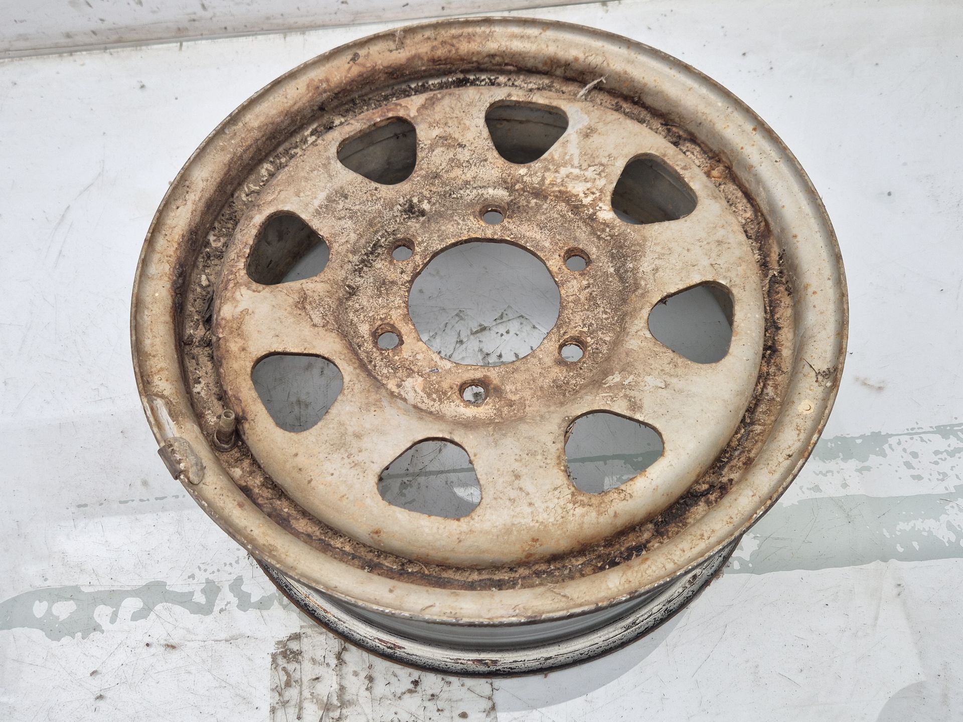 LLANTA MITSUBISHI MONTERO 