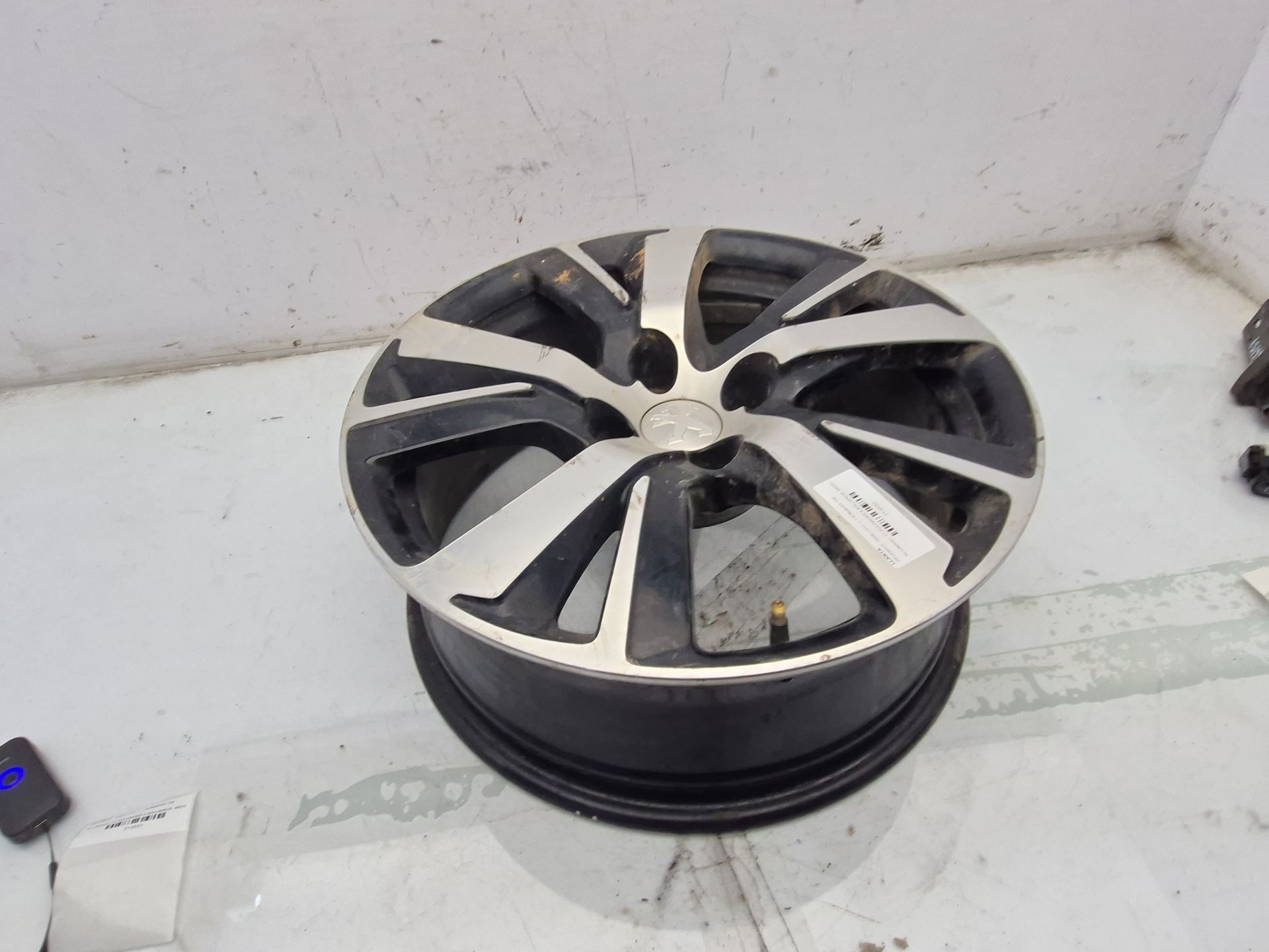 LLANTA PEUGEOT 2008 