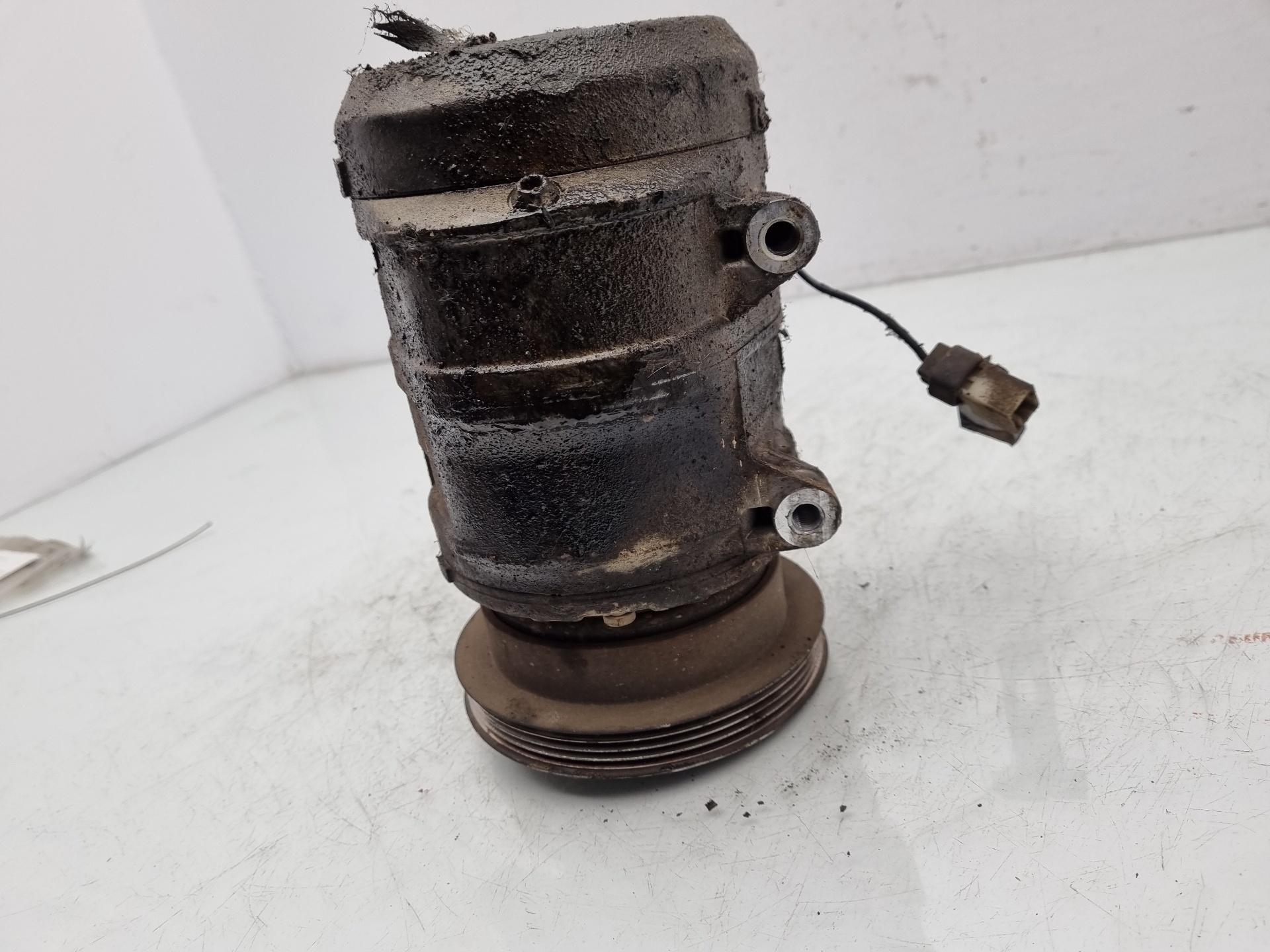 COMPRESOR AIRE ACONDICIONADO NISSAN SERENA GA16DE