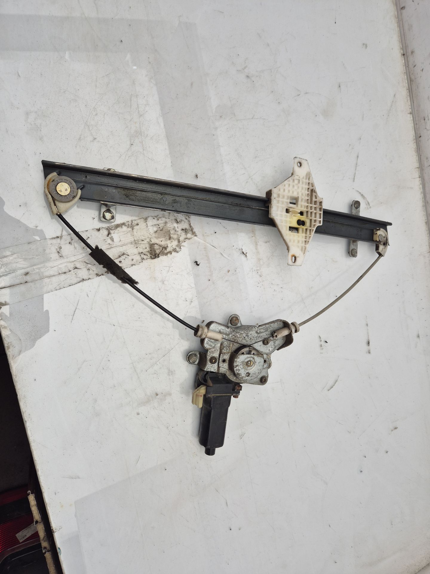 ELEVALUNAS DELANTERO IZQUIERDO HYUNDAI TERRACAN 