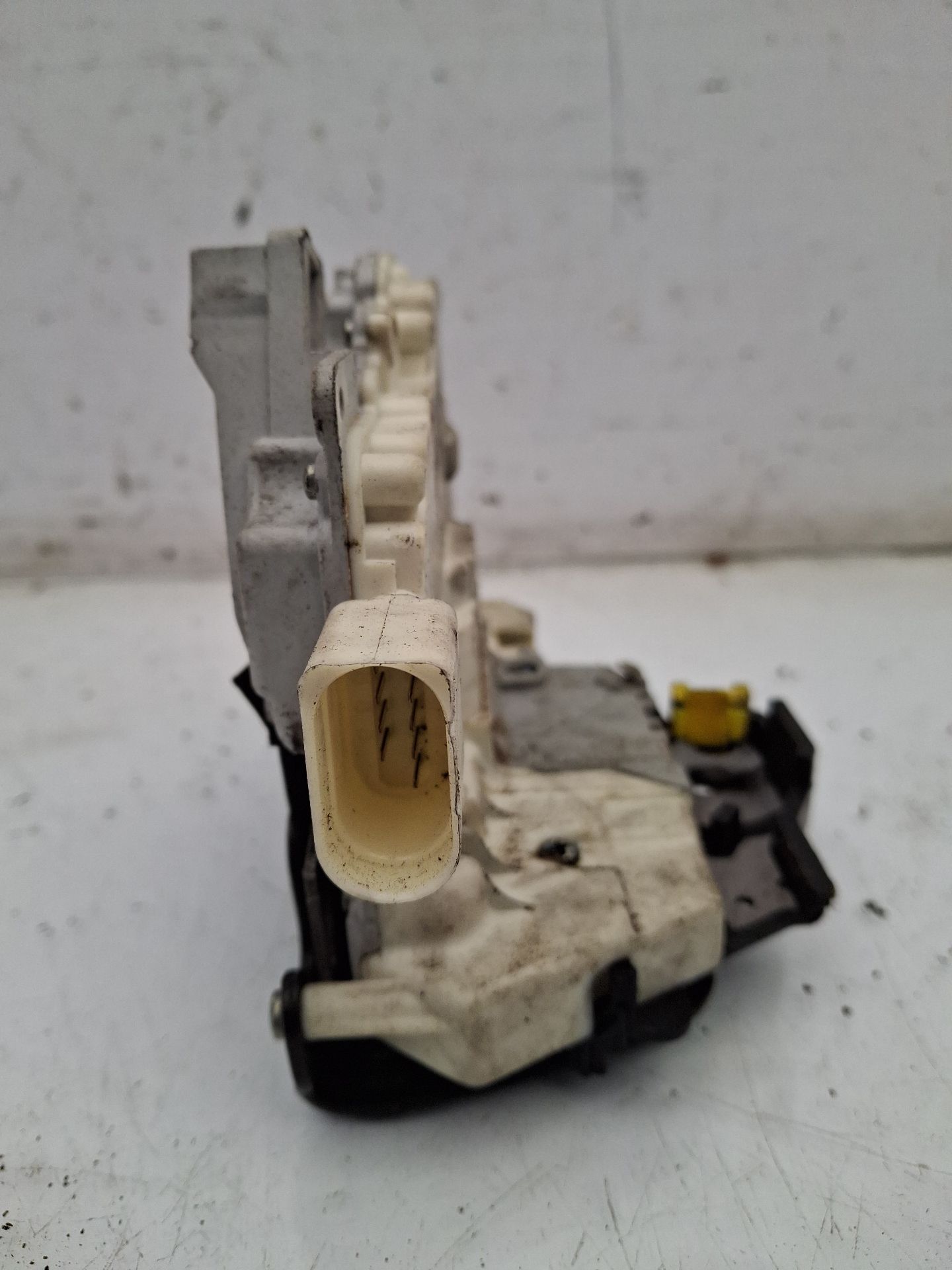 CERRADURA PUERTA DELANTERA IZQUIERDA AUDI A4 