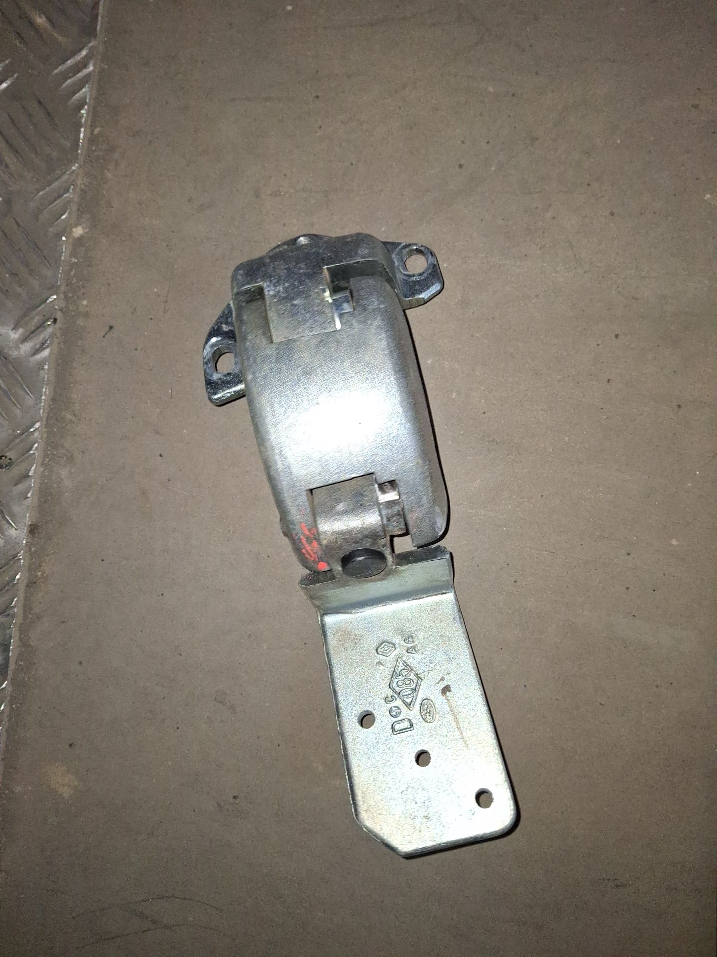 BISAGRA PUERTA TRASERA RENAULT MASTER 