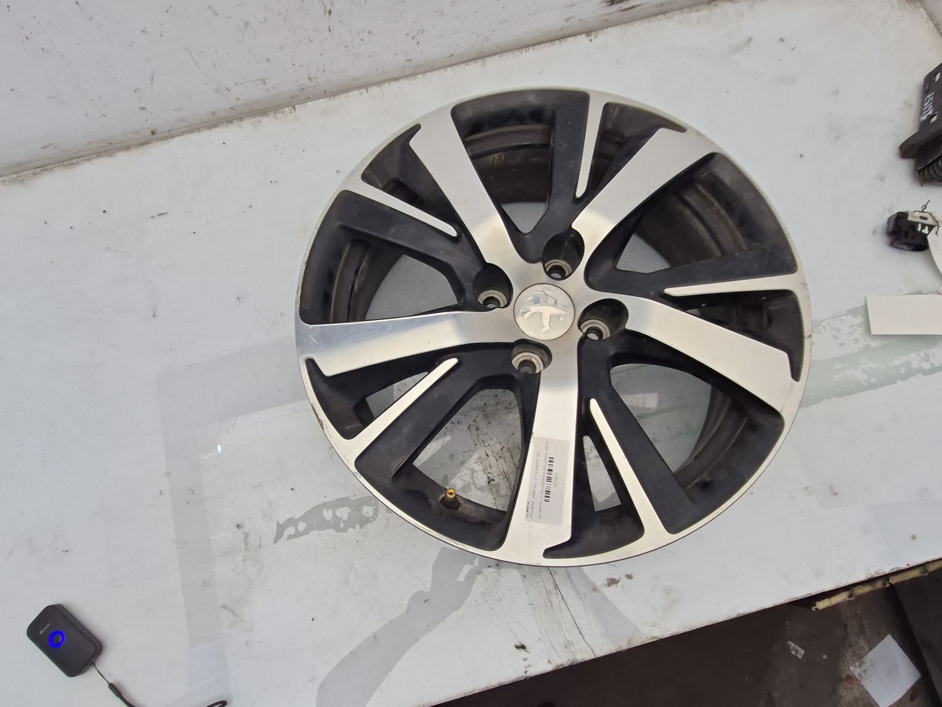 LLANTA PEUGEOT 2008 