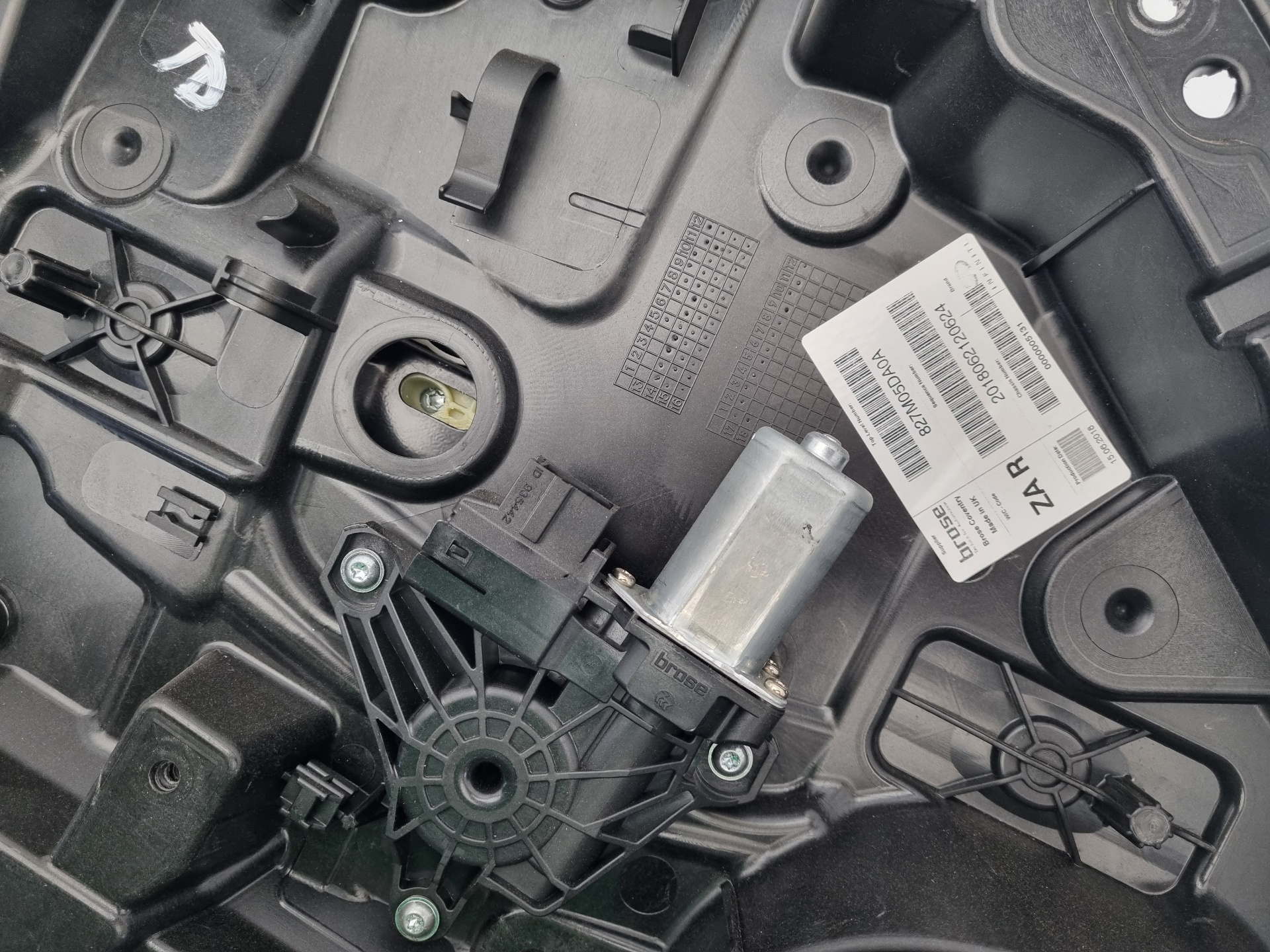 ELEVALUNAS TRASERO IZQUIERDO INFINITI Q30 270910