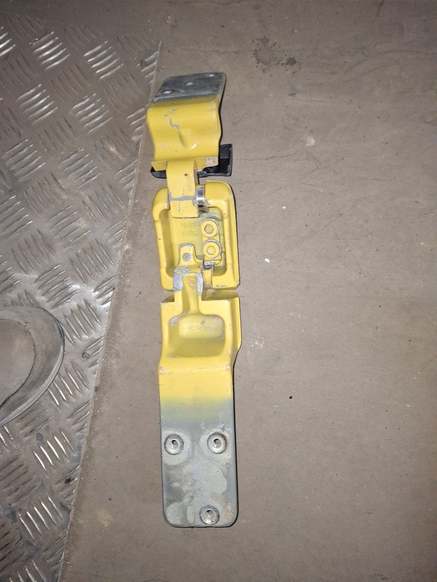 BISAGRA PUERTA TRASERA RENAULT MASTER 
