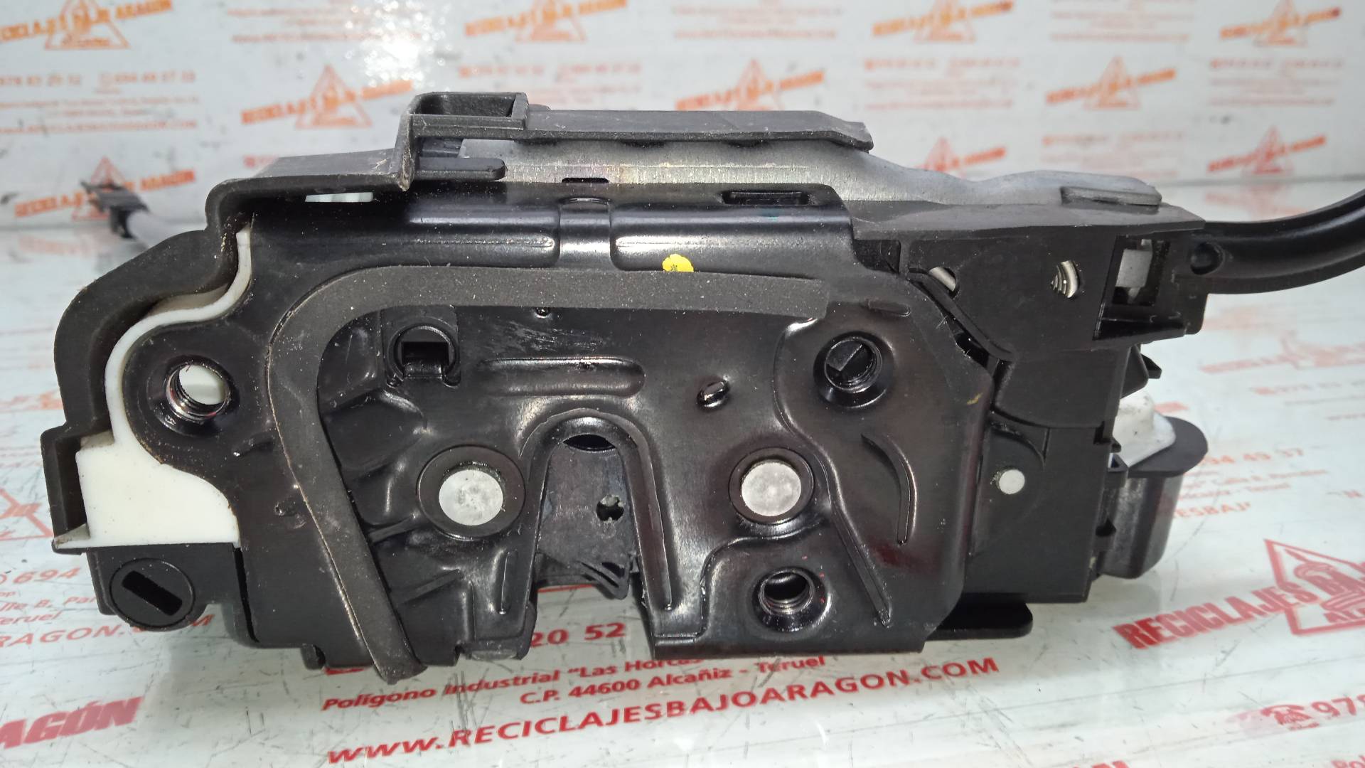 CERRADURA PUERTA DELANTERA DERECHA VOLKSWAGEN PASS DCZ