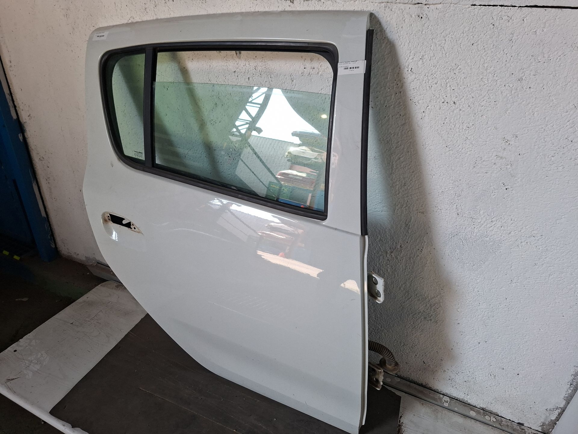 PUERTA TRASERA DERECHA DACIA SANDERO 