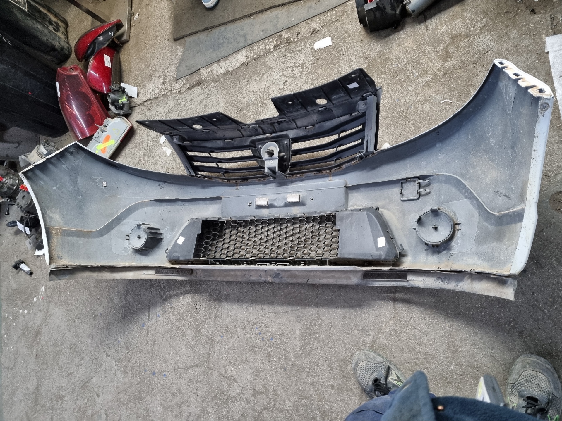 PARAGOLPES DELANTERO DACIA SANDERO K9K E8