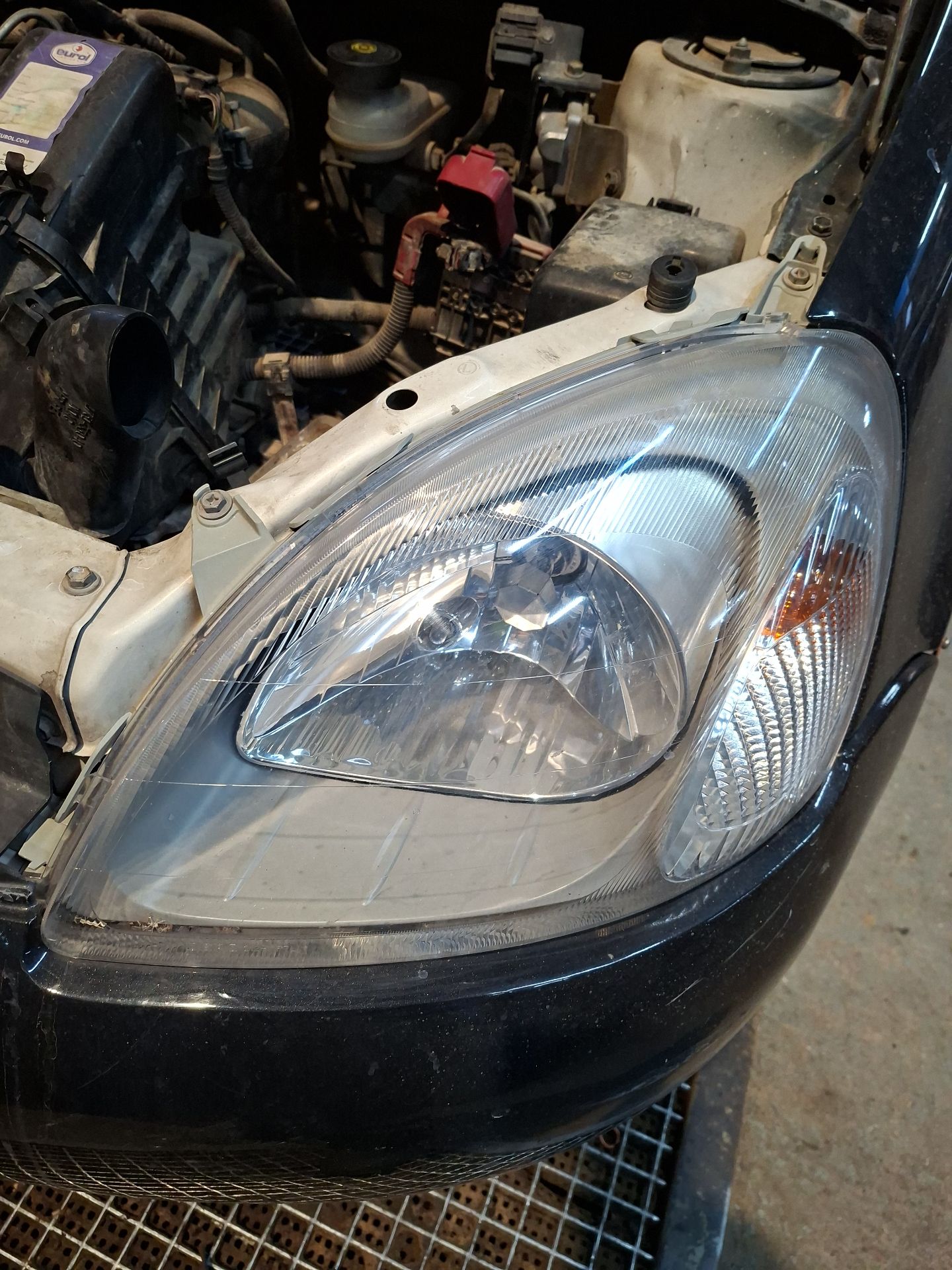 FARO DERECHO TOYOTA YARIS 