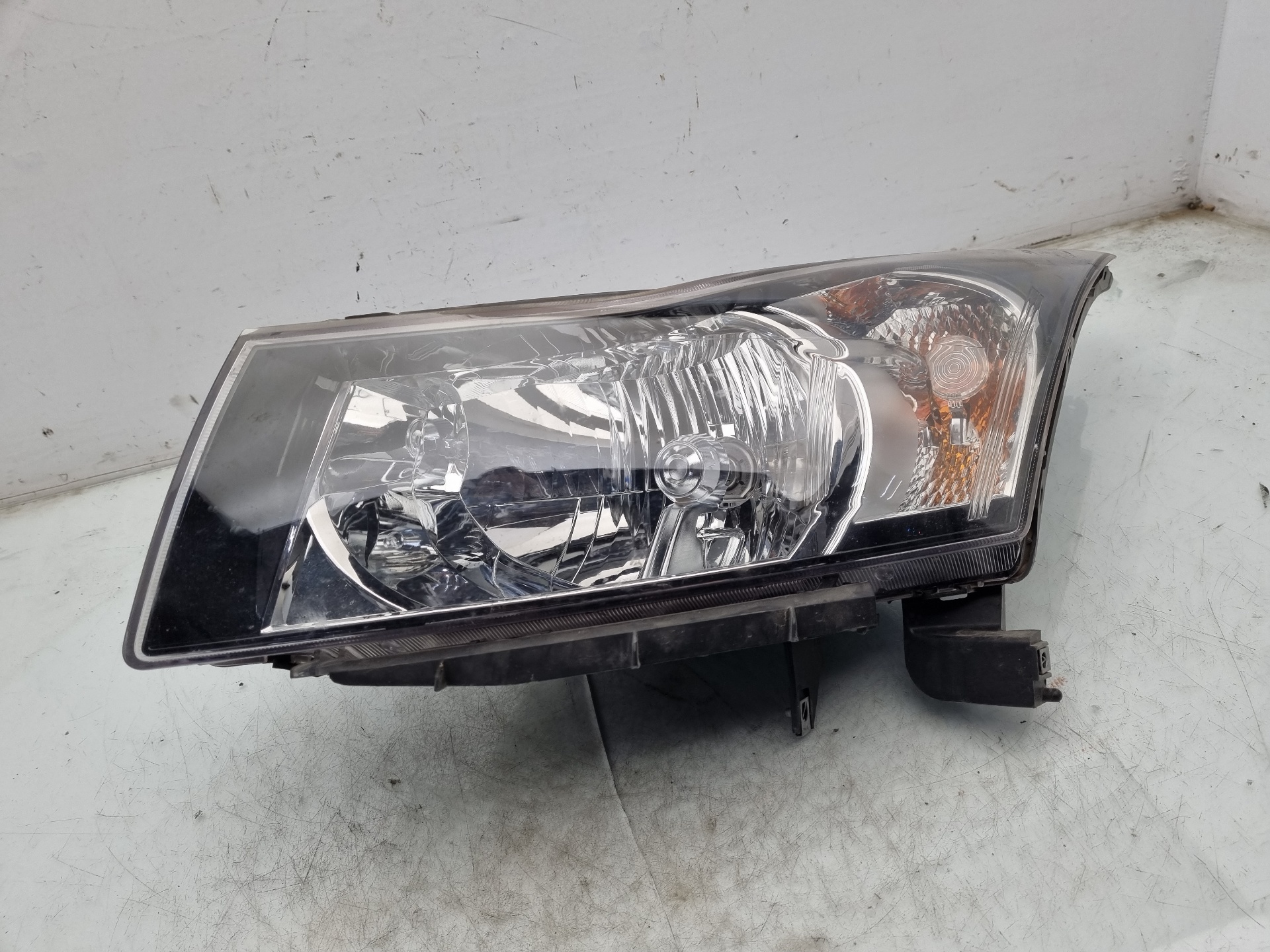 FARO IZQUIERDO CHEVROLET CRUZE Z20D1
