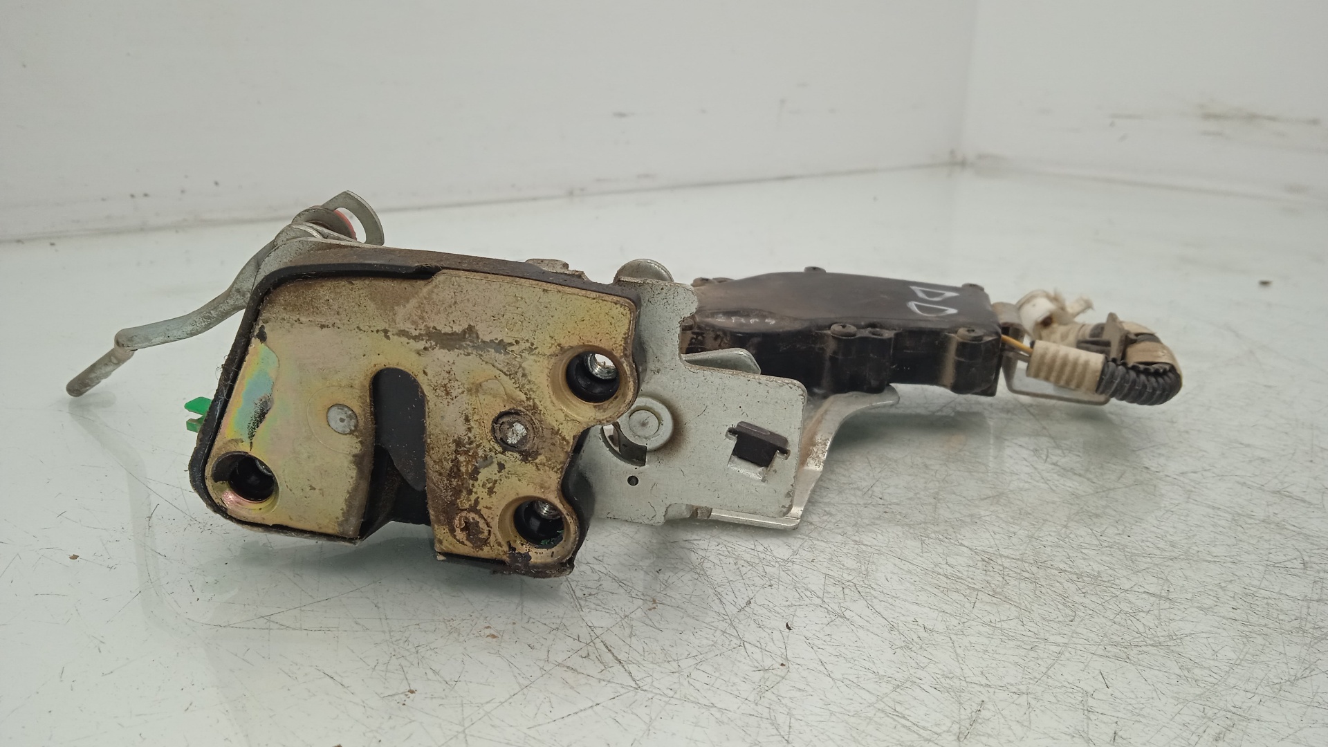 CERRADURA PUERTA DELANTERA DERECHA DAIHATSU FEROZA HD