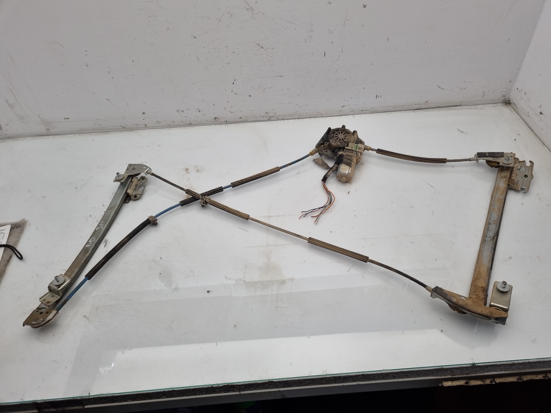 ELEVALUNAS DELANTERO DERECHO ALFA ROMEO GT 937A5000