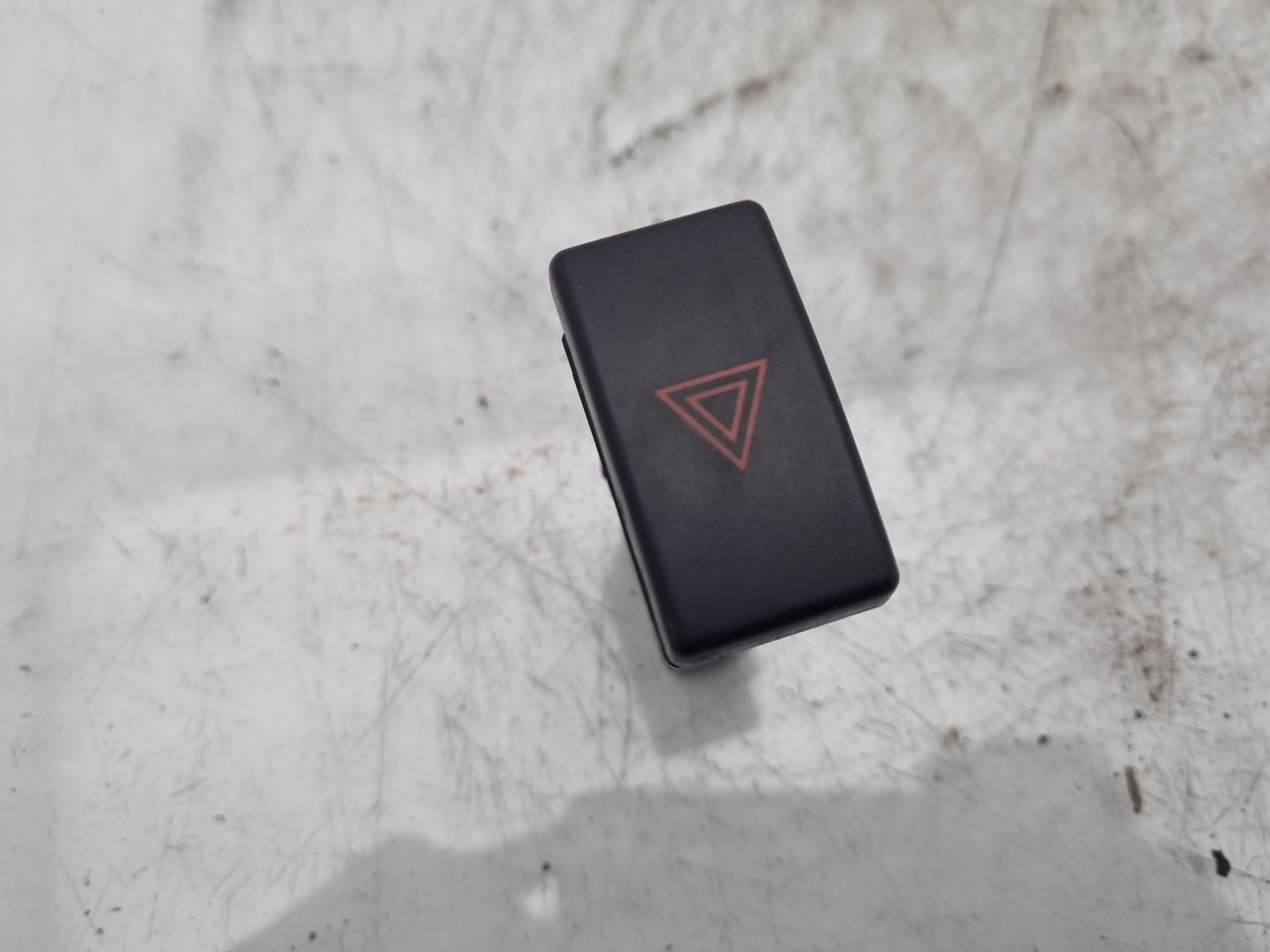 WARNING TOYOTA AVENSIS 1CDFTV