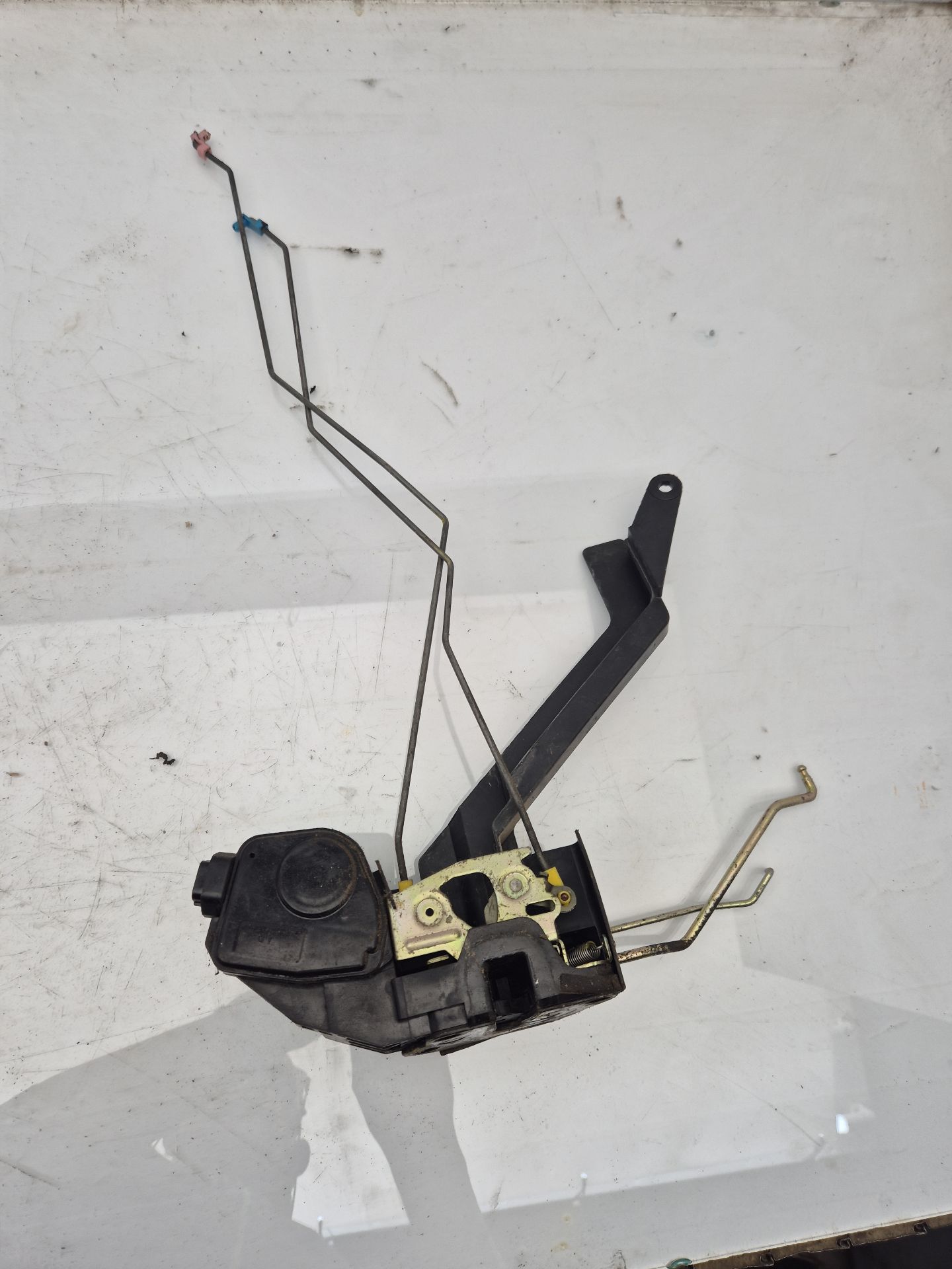 CERRADURA PUERTA DELANTERA DERECHA HYUNDAI TERRACA 