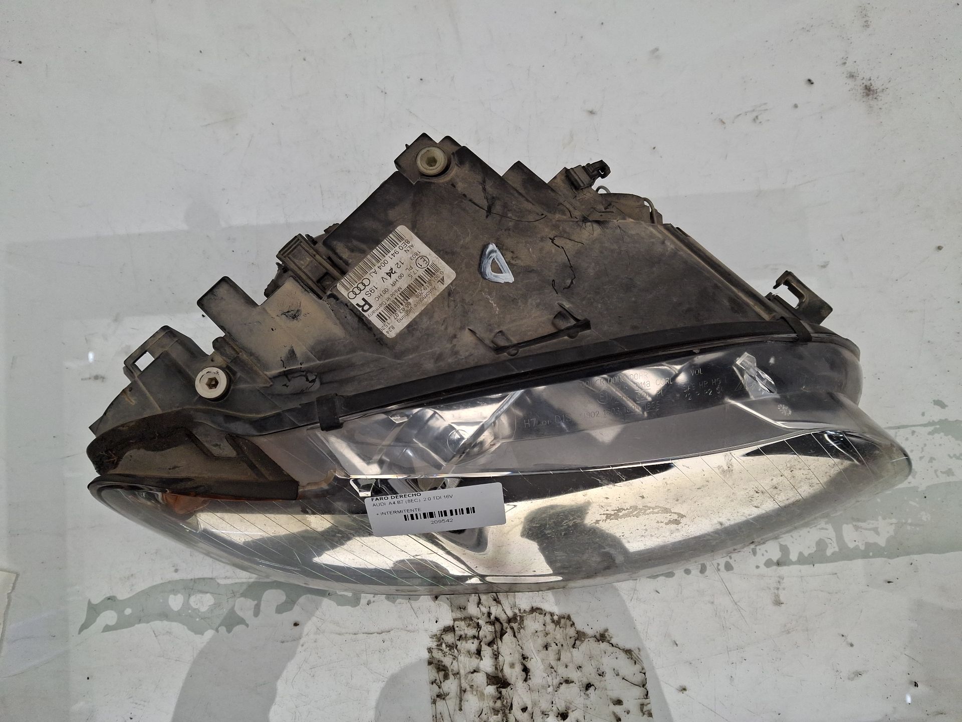 FARO DERECHO AUDI A4 