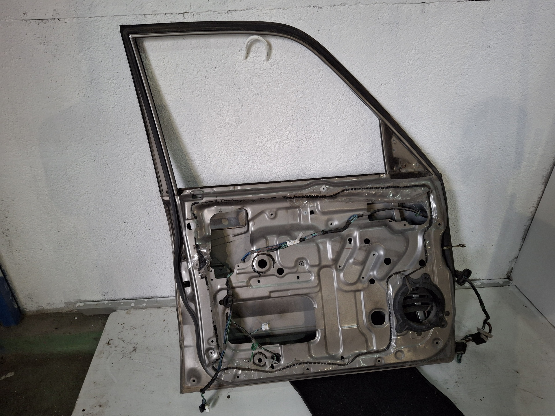 PUERTA DELANTERA IZQUIERDA ISUZU TROOPER 4JX1