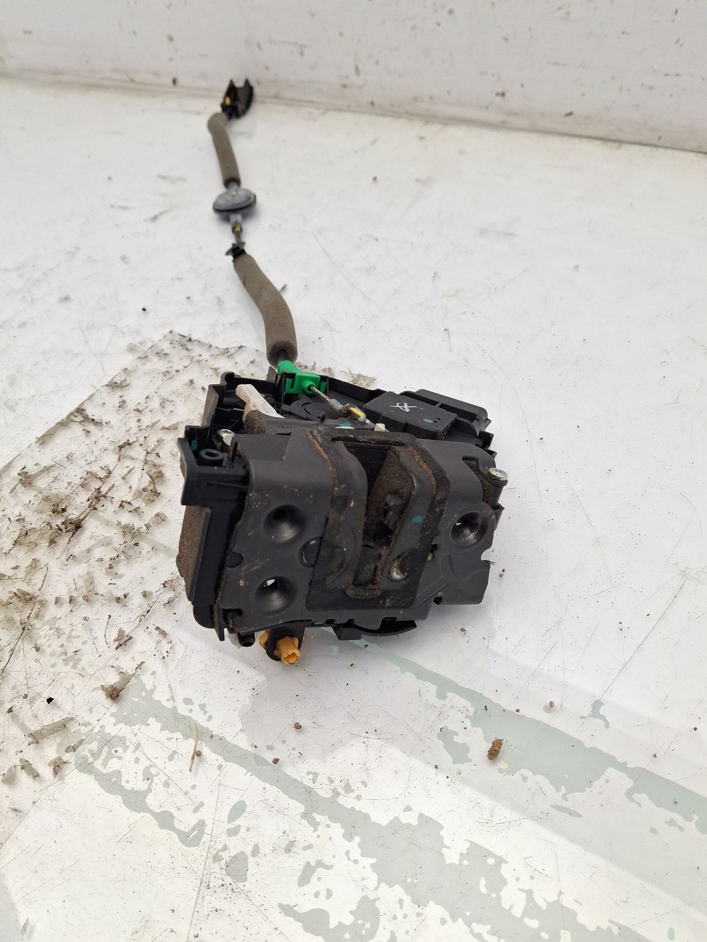 CERRADURA PUERTA DELANTERA IZQUIERDA FORD KA+ 