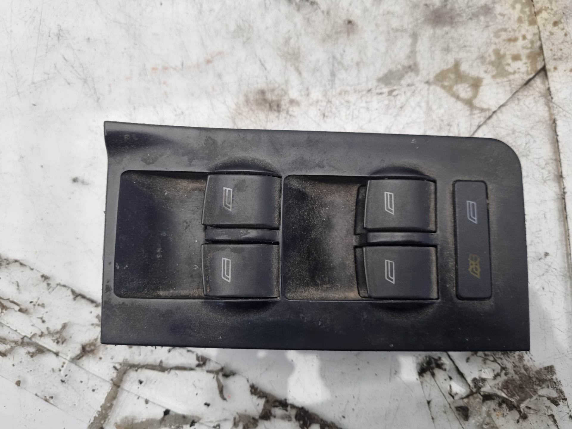 MANDO ELEVALUNAS DELANTERO IZQUIERDO AUDI A6 BDV