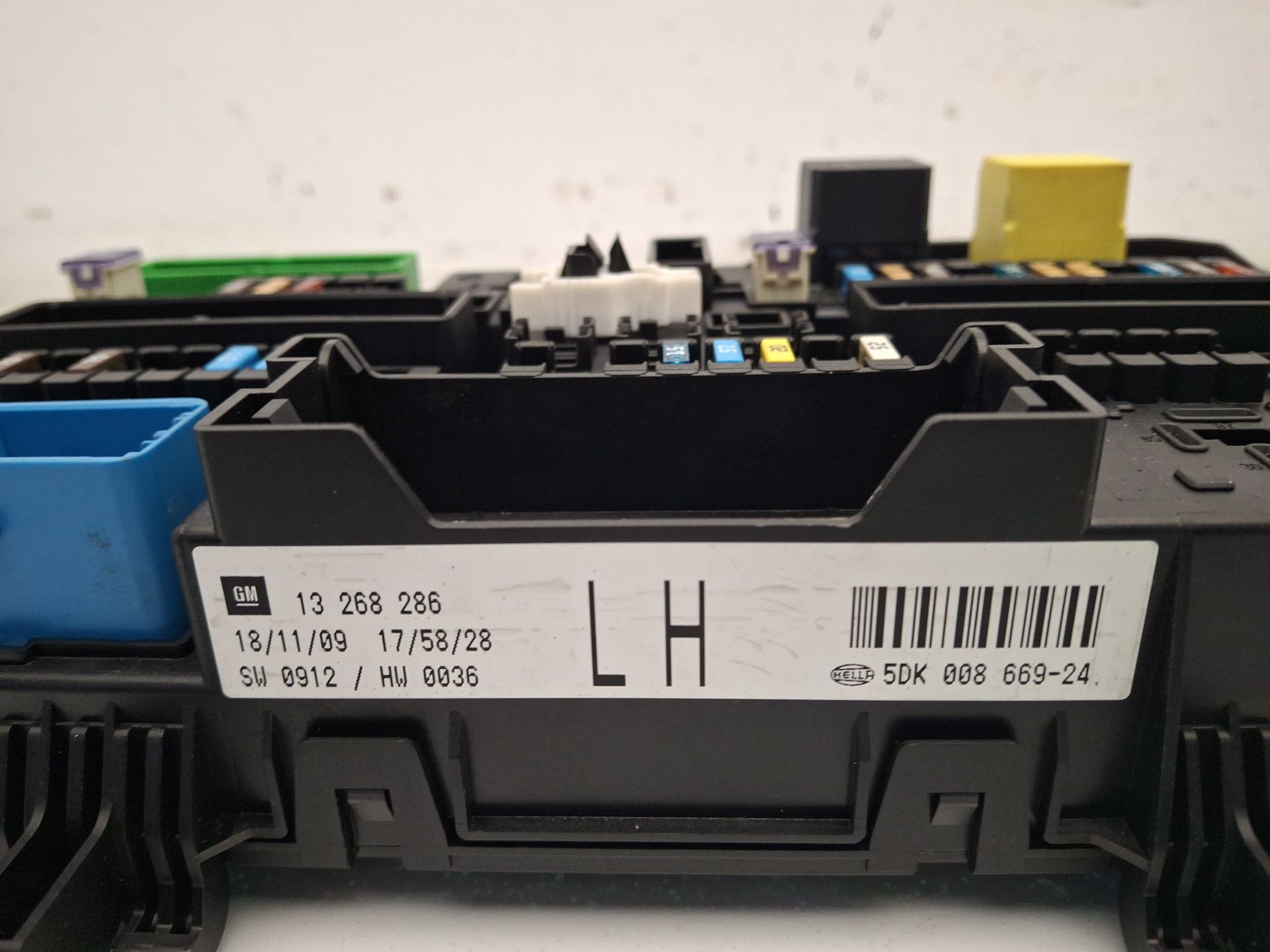 CAJA RELES / FUSIBLES OPEL ZAFIRA 