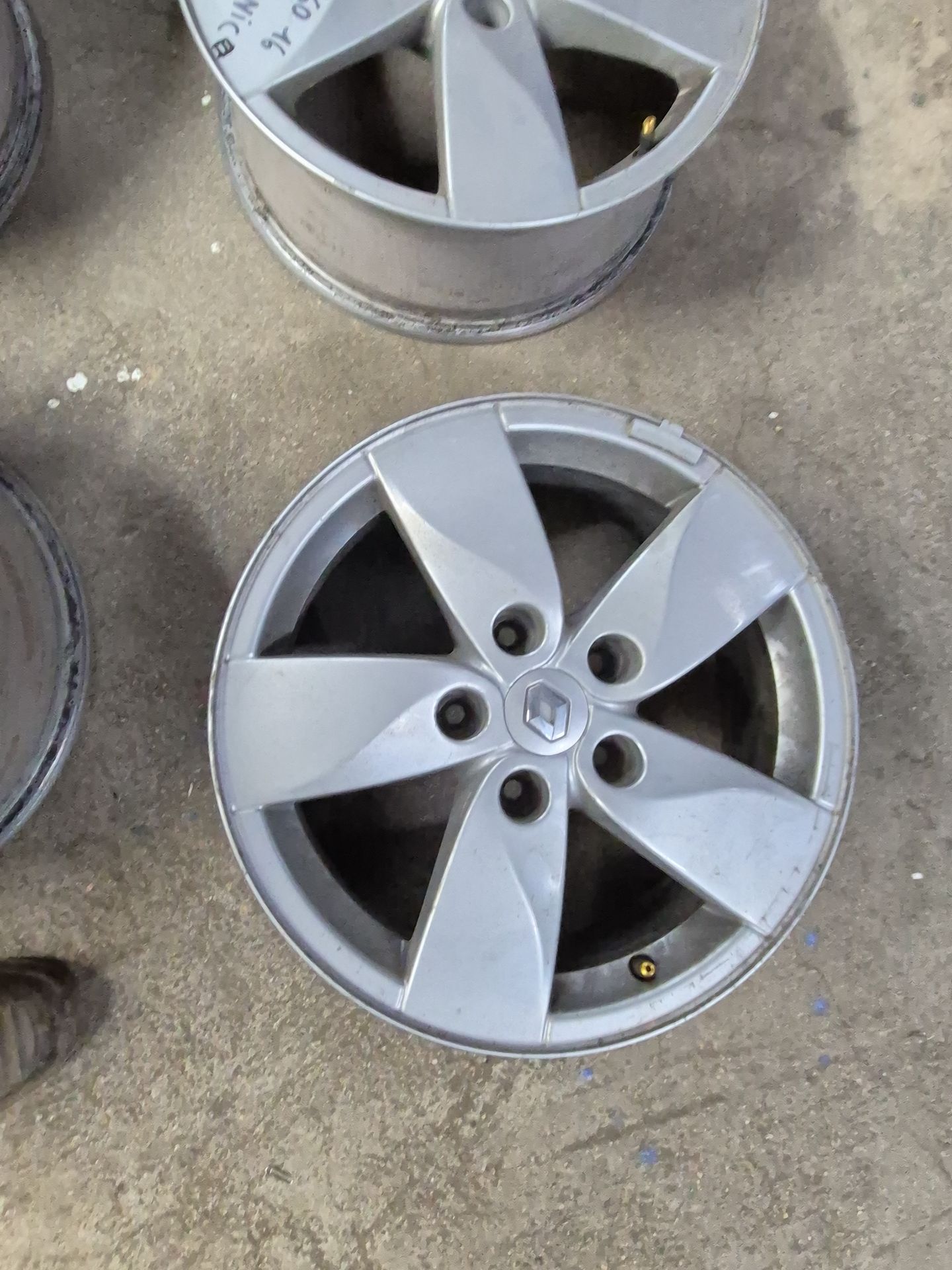 JUEGO LLANTAS RENAULT SC?NIC 