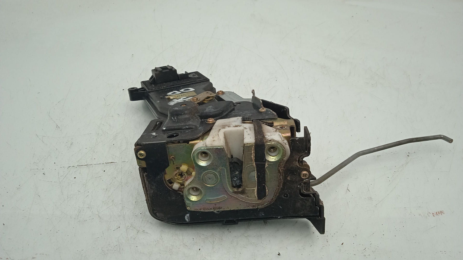 CERRADURA PUERTA DELANTERA DERECHA MAZDA 6 L8