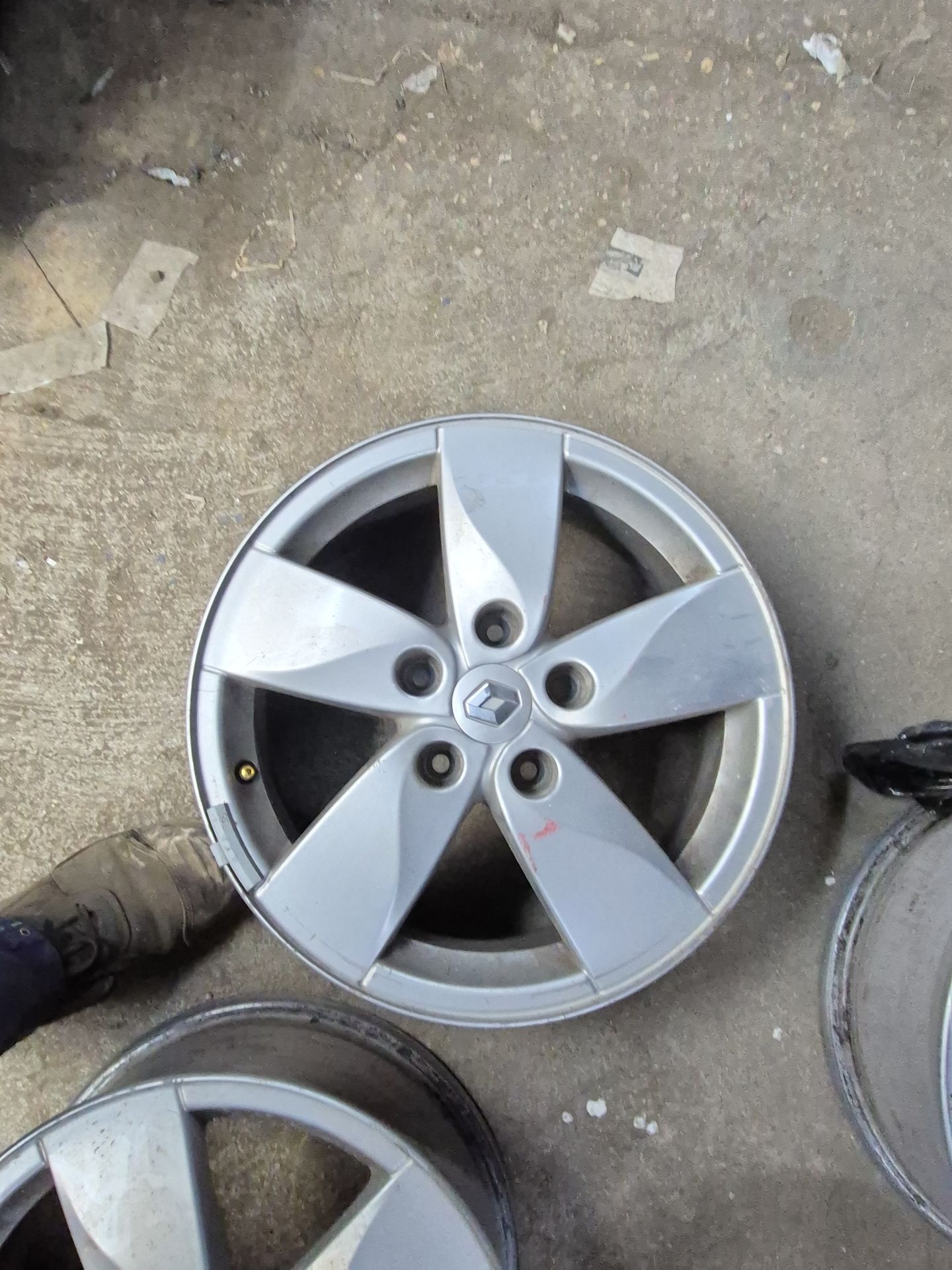 JUEGO LLANTAS RENAULT SC?NIC 