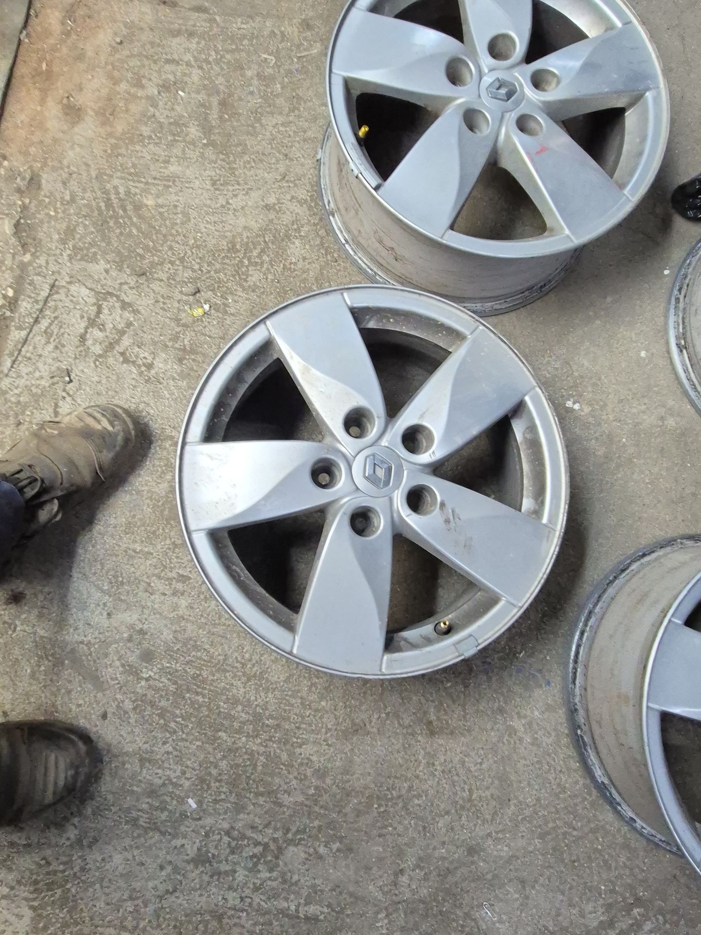 JUEGO LLANTAS RENAULT SC?NIC 