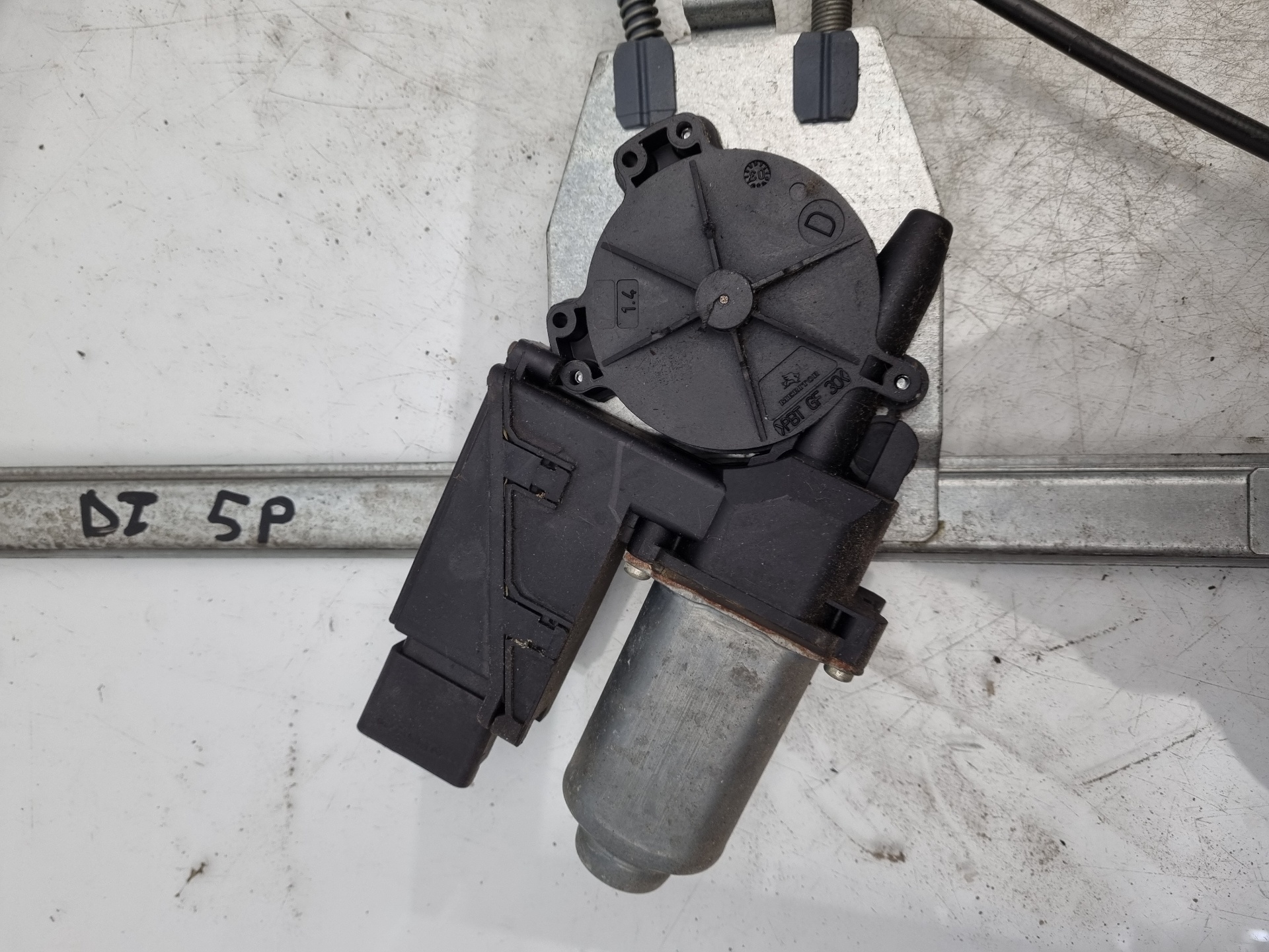 ELEVALUNAS DELANTERO IZQUIERDO RENAULT LAGUNA F9Q C7