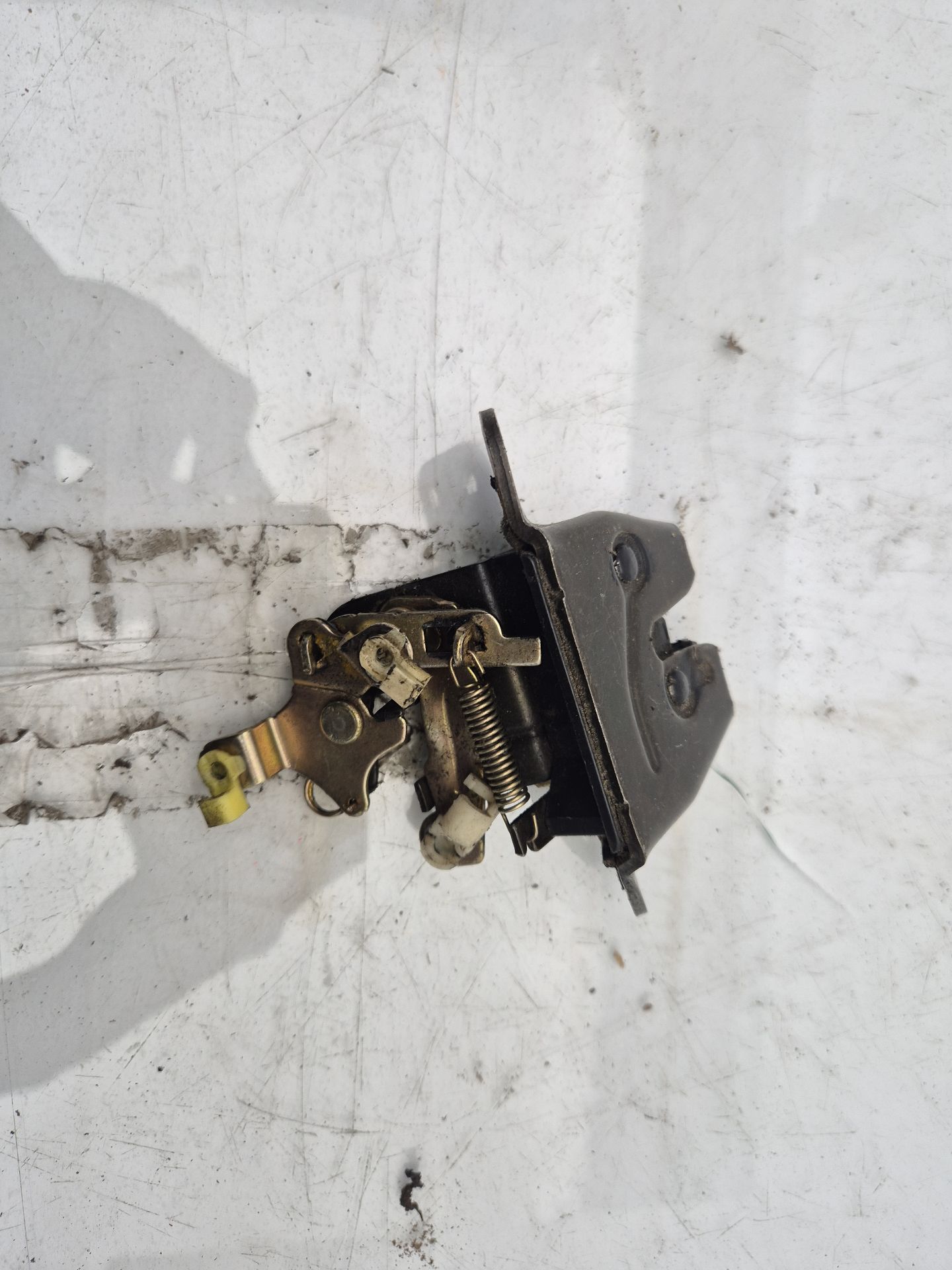 CERRADURA MALETERO / PORTON HYUNDAI TERRACAN 