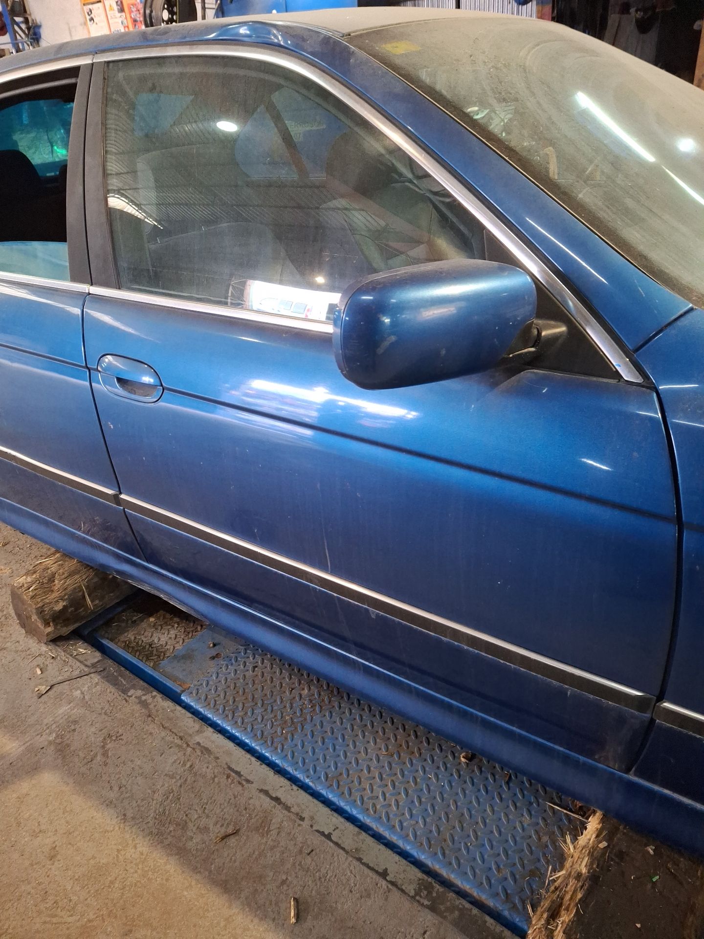 PUERTA DELANTERA DERECHA BMW 5 