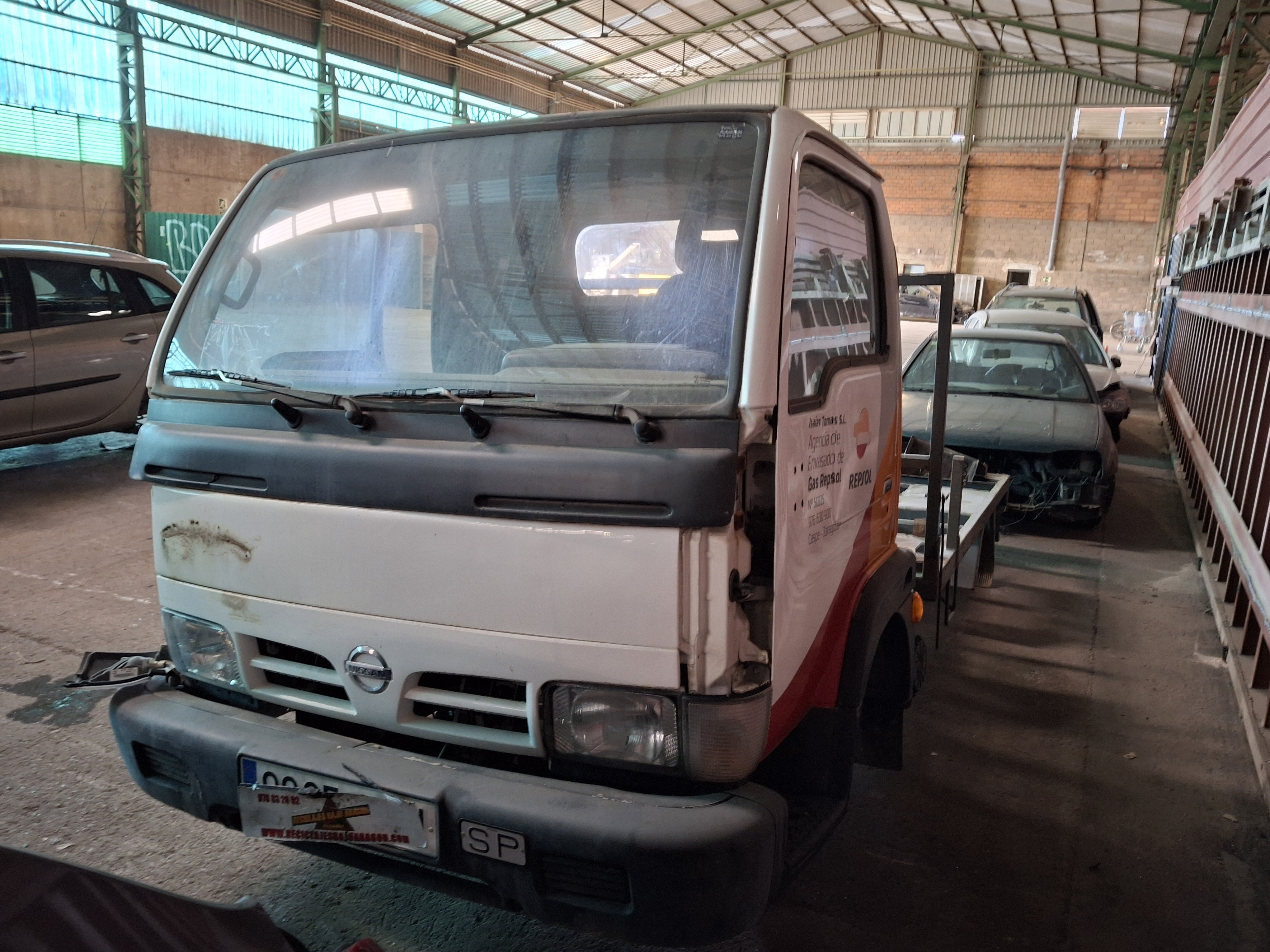 PUERTA DELANTERA DERECHA NISSAN CABSTAR 