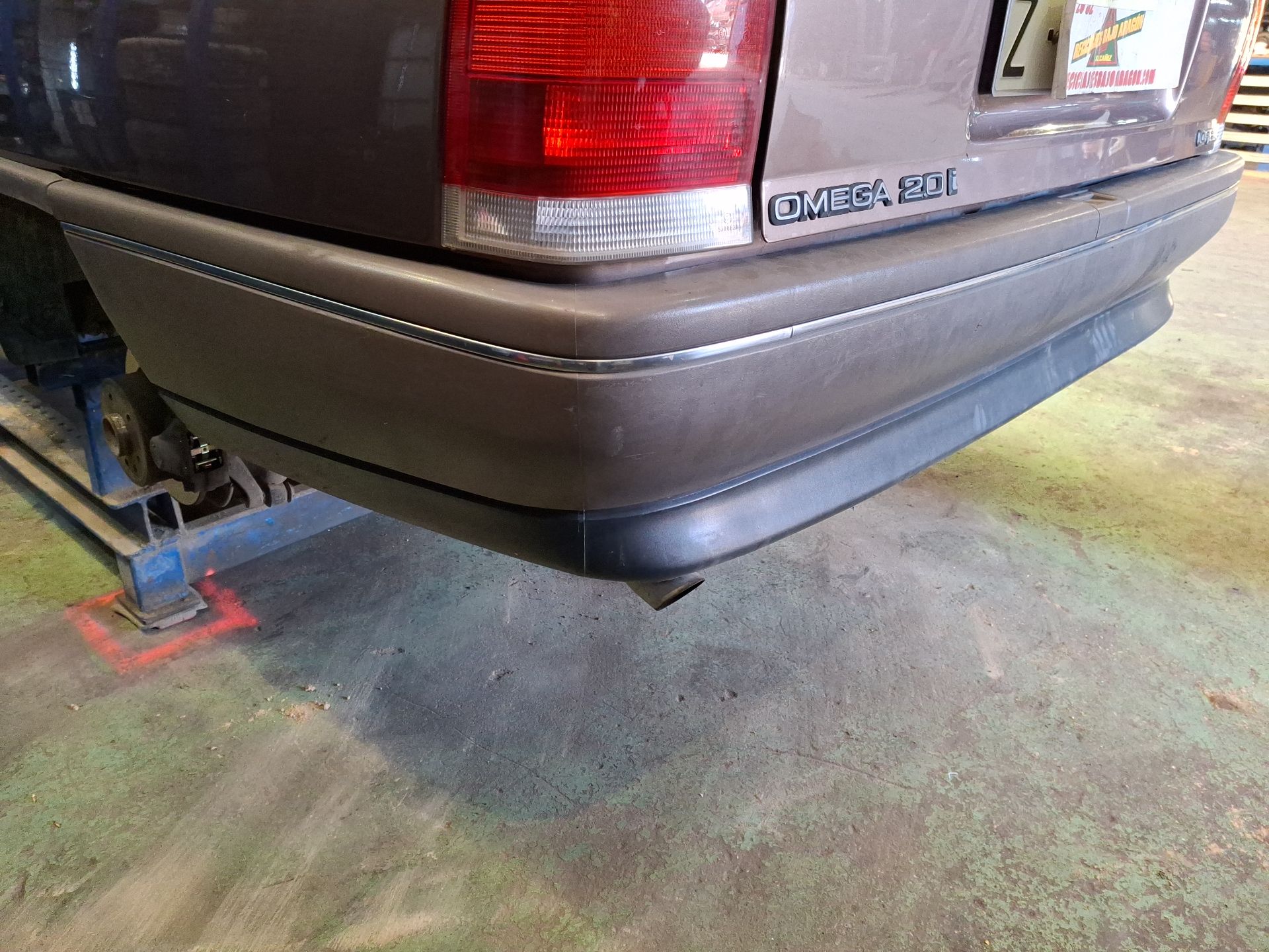 PARAGOLPES TRASERO OPEL OMEGA 