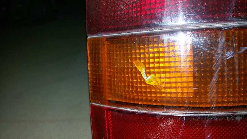 PILOTO TRASERO IZQUIERDO NISSAN SERENA LD23