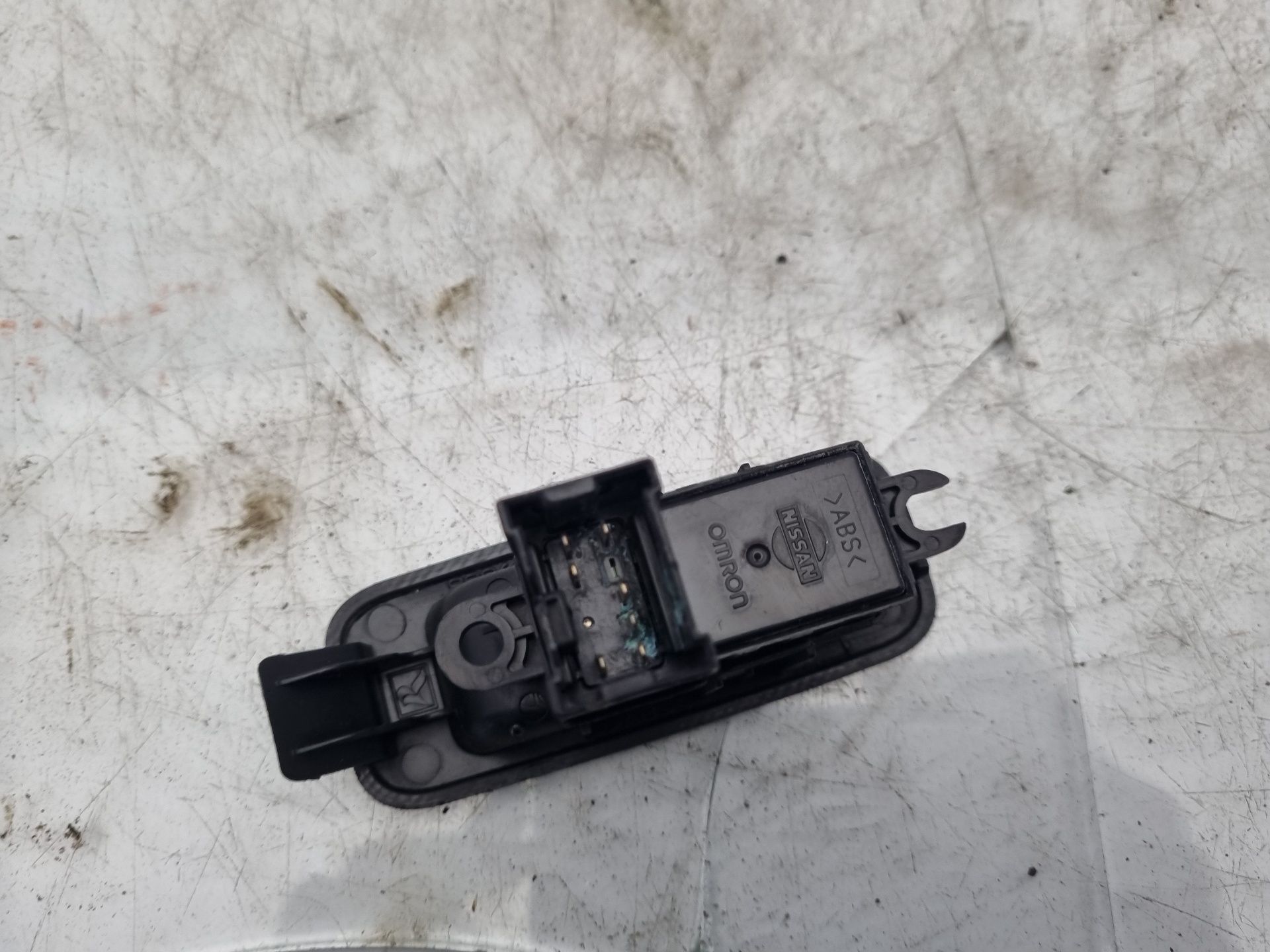 MANDO ELEVALUNAS DELANTERO DERECHO NISSAN PRIMERA QG18DE