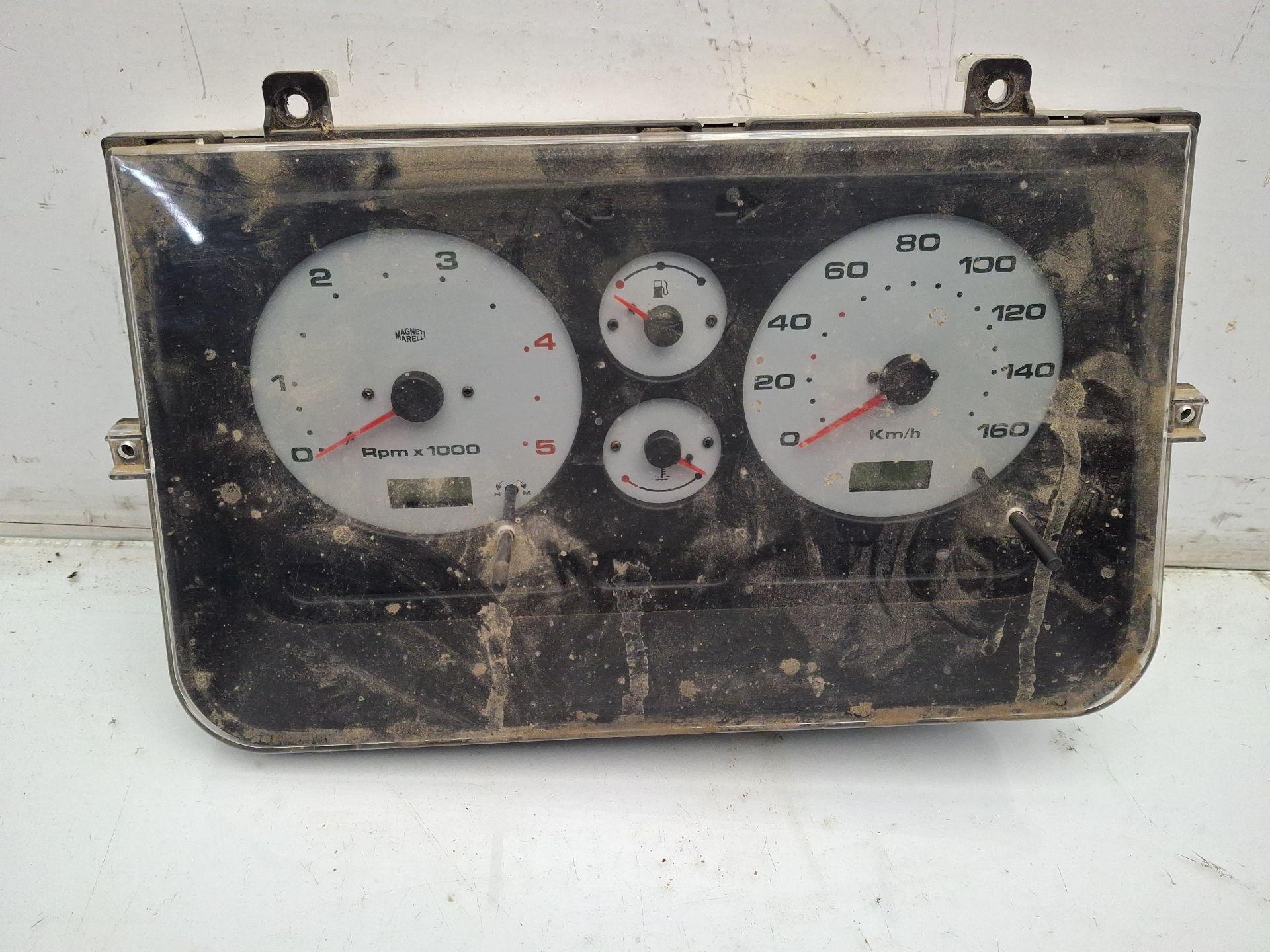 LLANTA NISSAN CABSTAR 