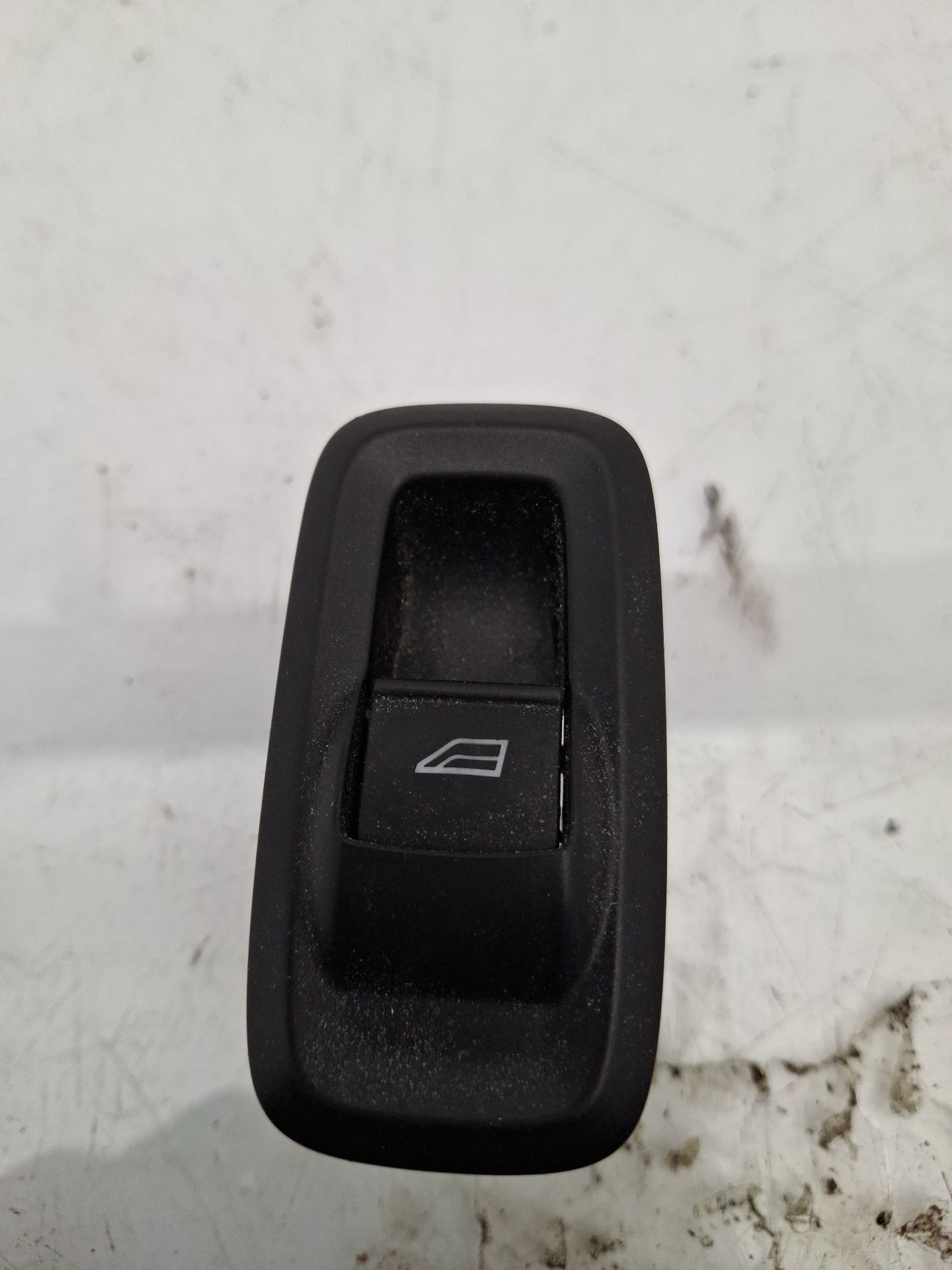 MANDO ELEVALUNAS DELANTERO DERECHO FORD KA+ 