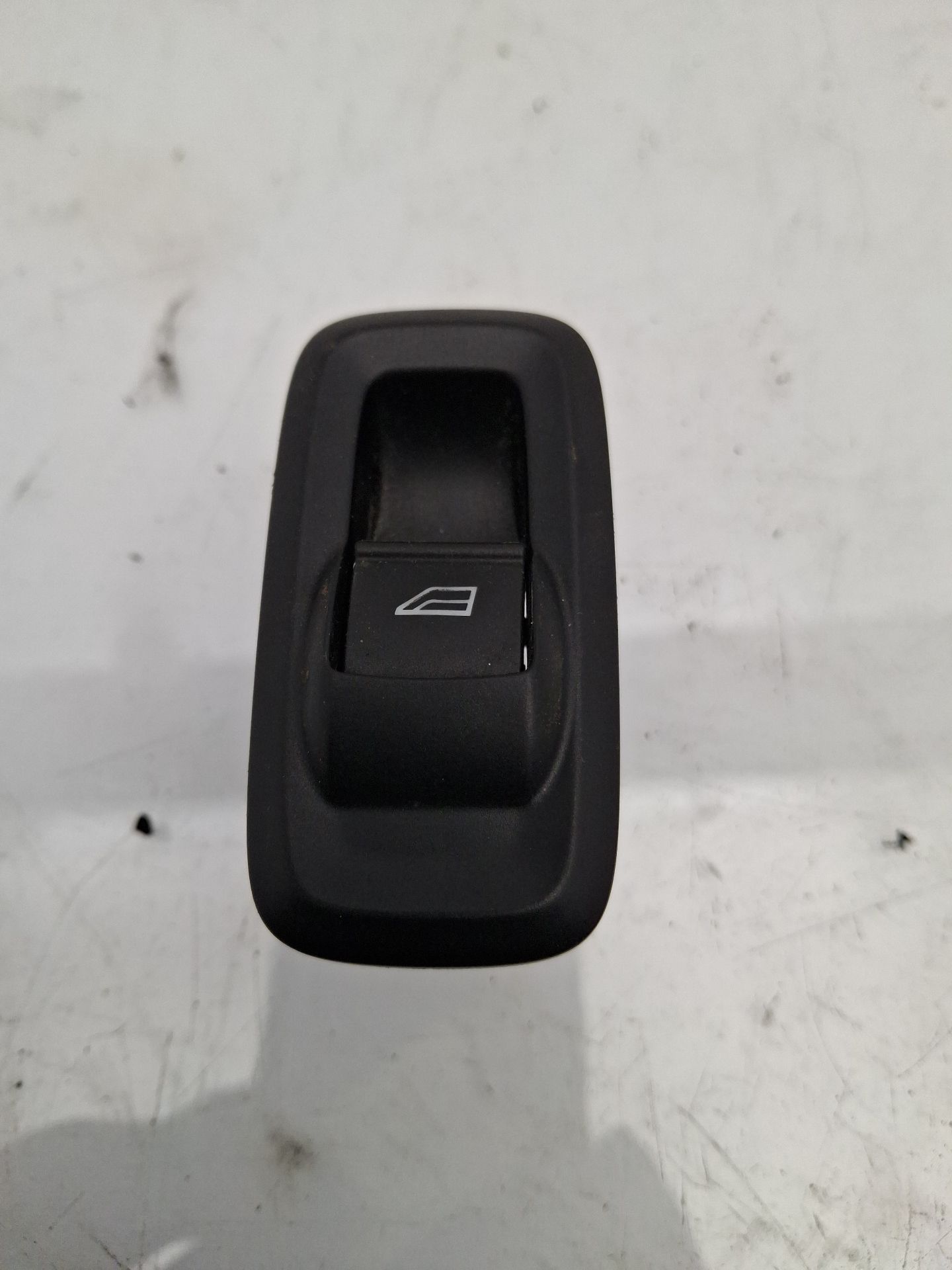 MANDO ELEVALUNAS TRASERO DERECHO FORD KA+ 